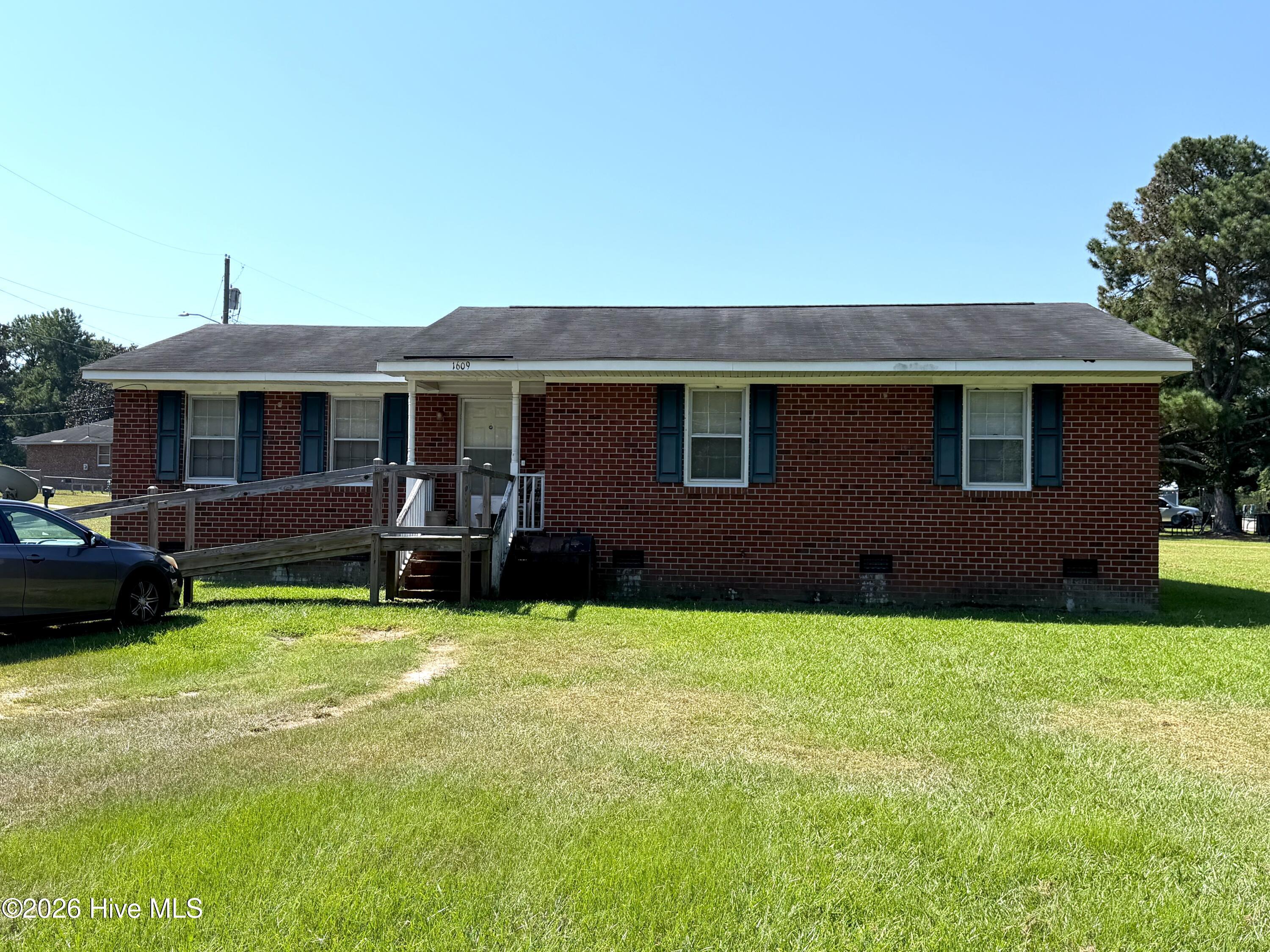 1609 Vernon Road — photo