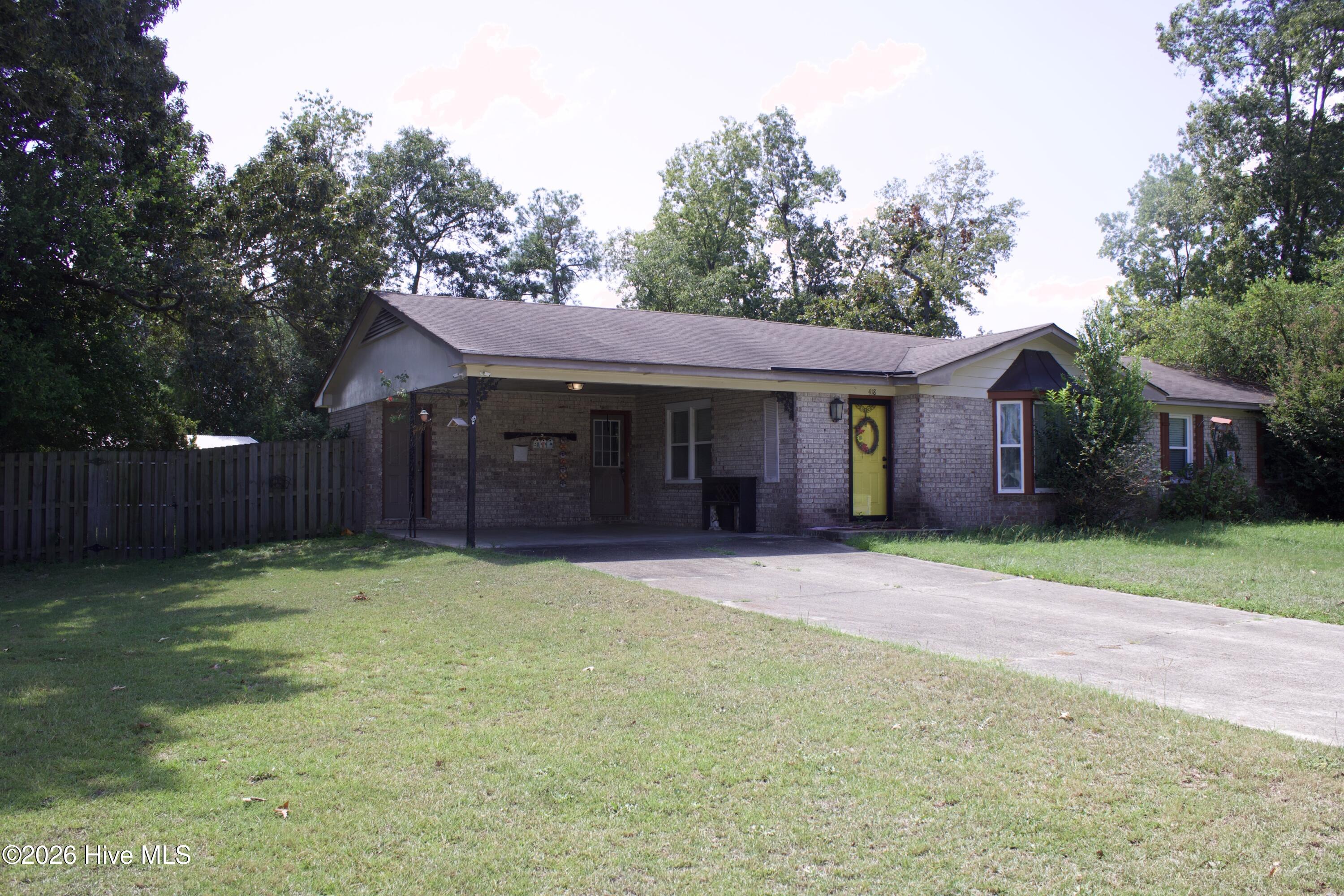 418 Goldfinch Drive — photo