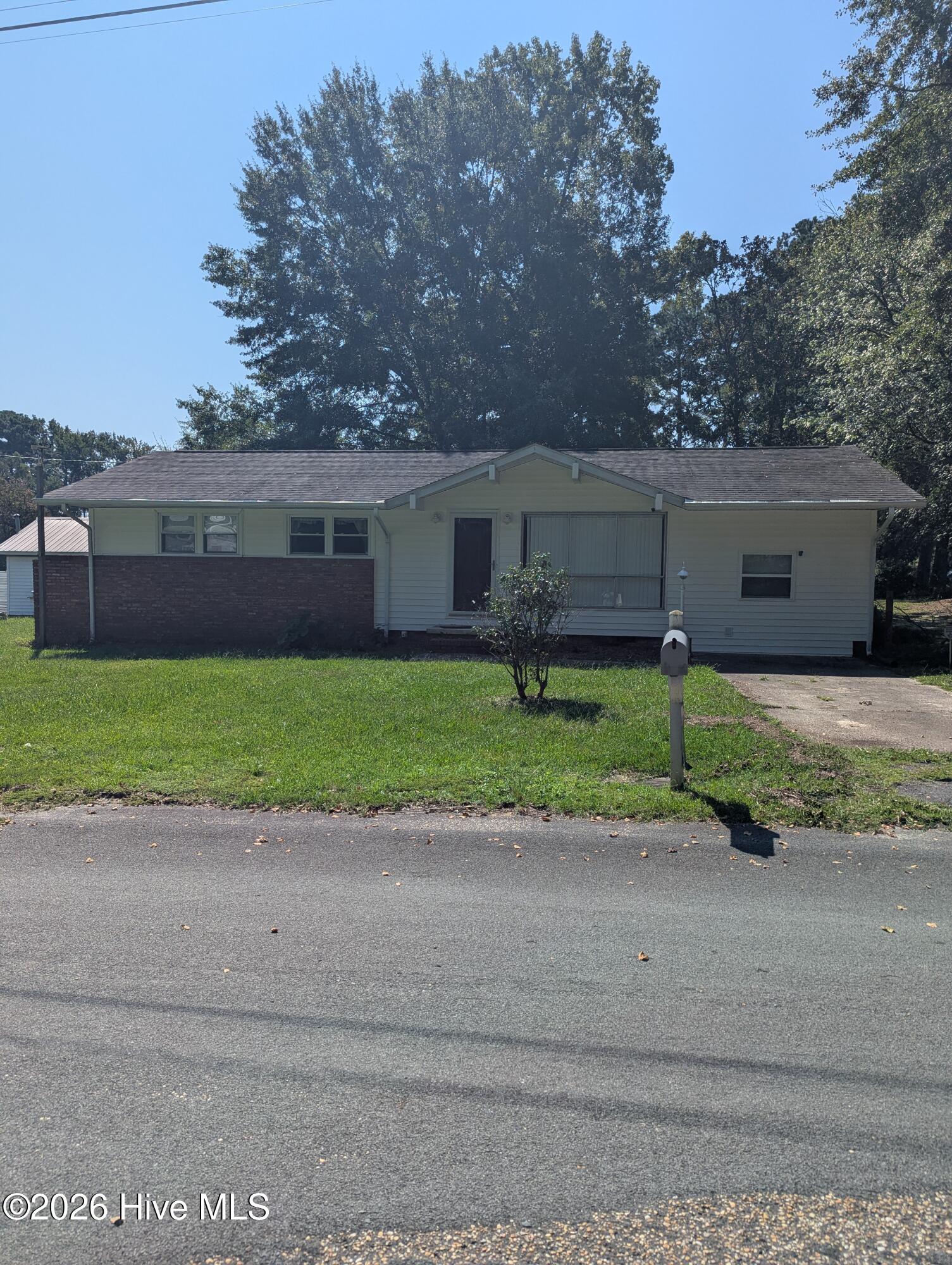 900 E Nicholson Street — photo