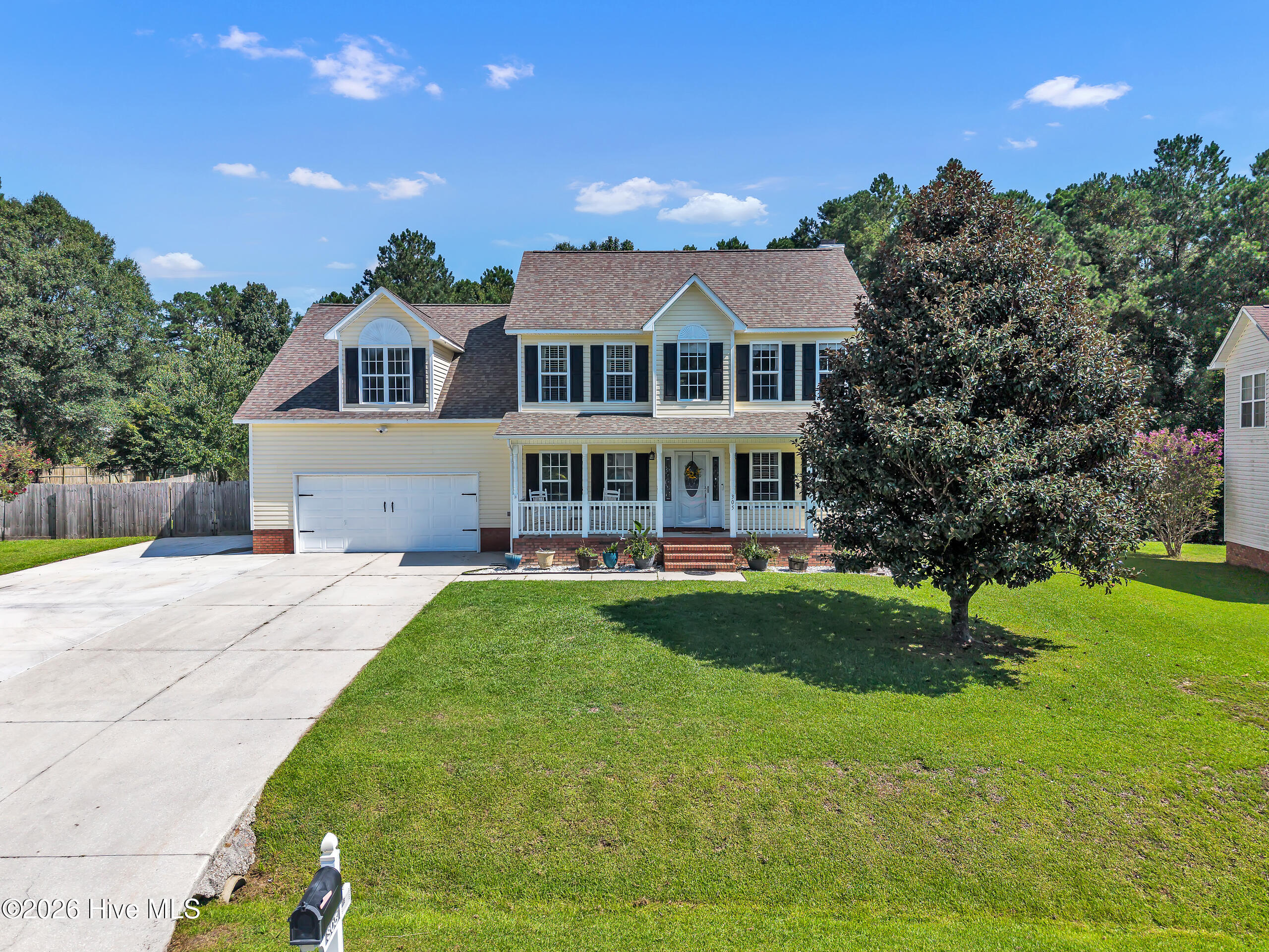 305 E Regent Court — photo