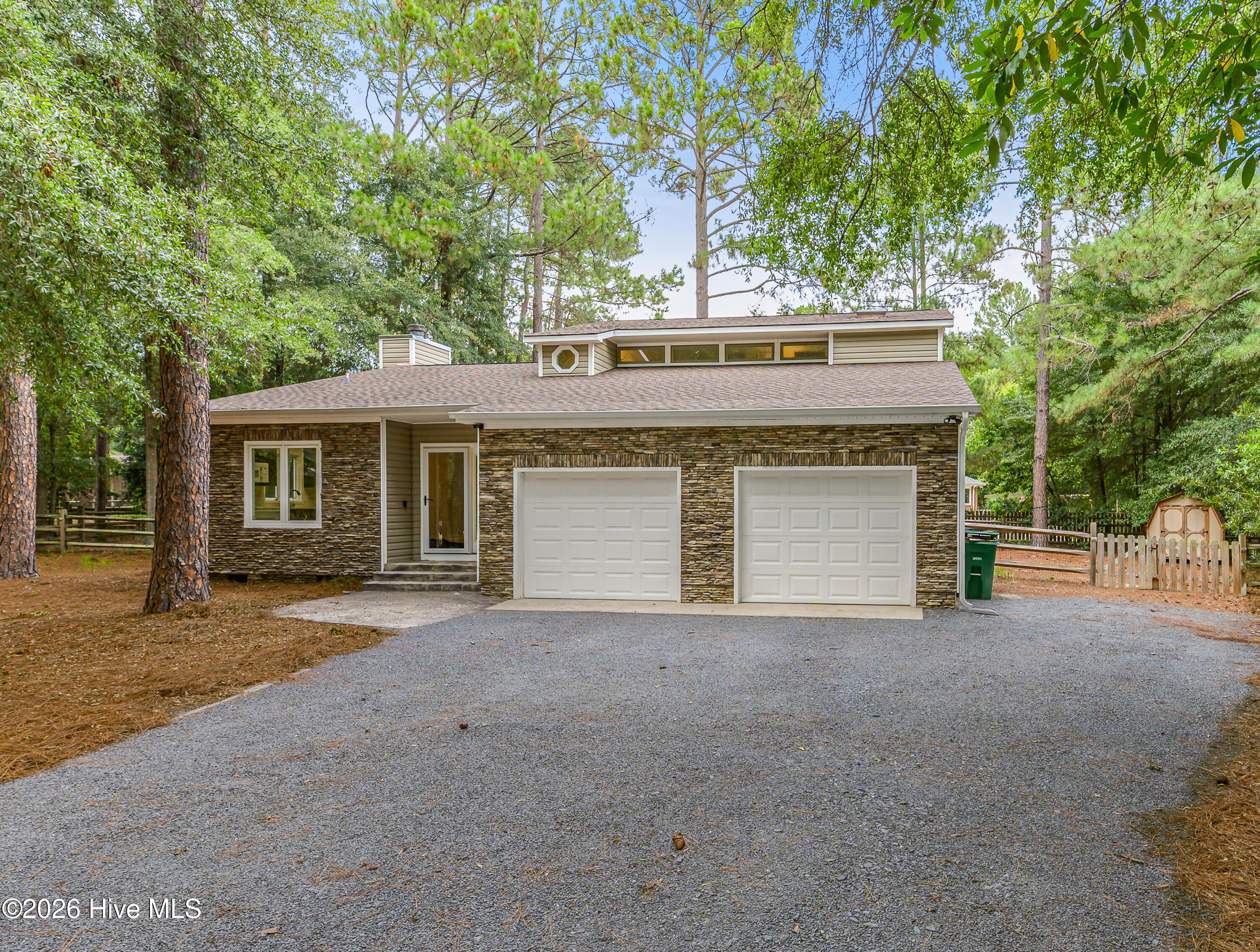 170 Tamarisk Lane — photo