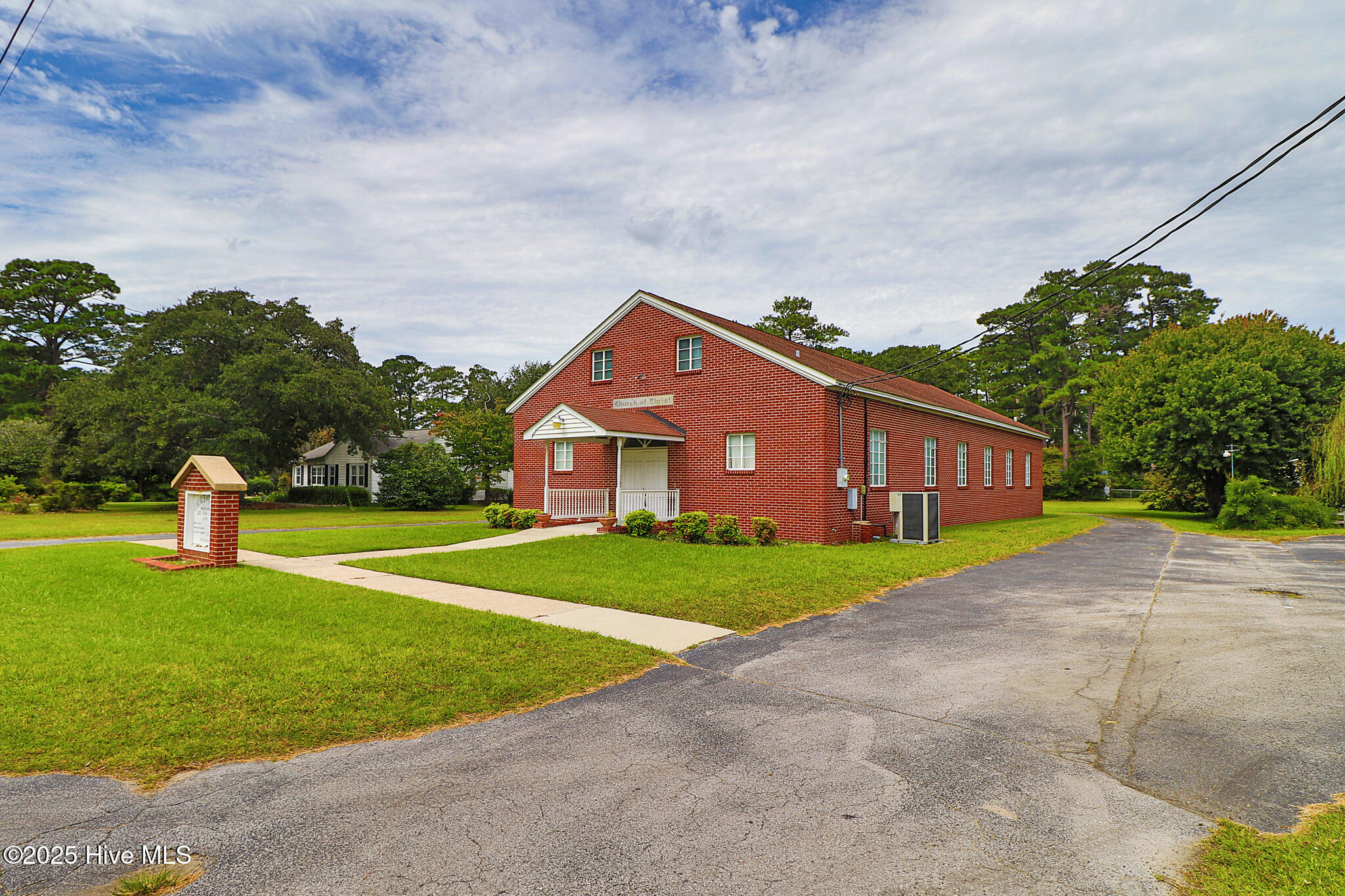 2101 S Lakeview Drive — photo
