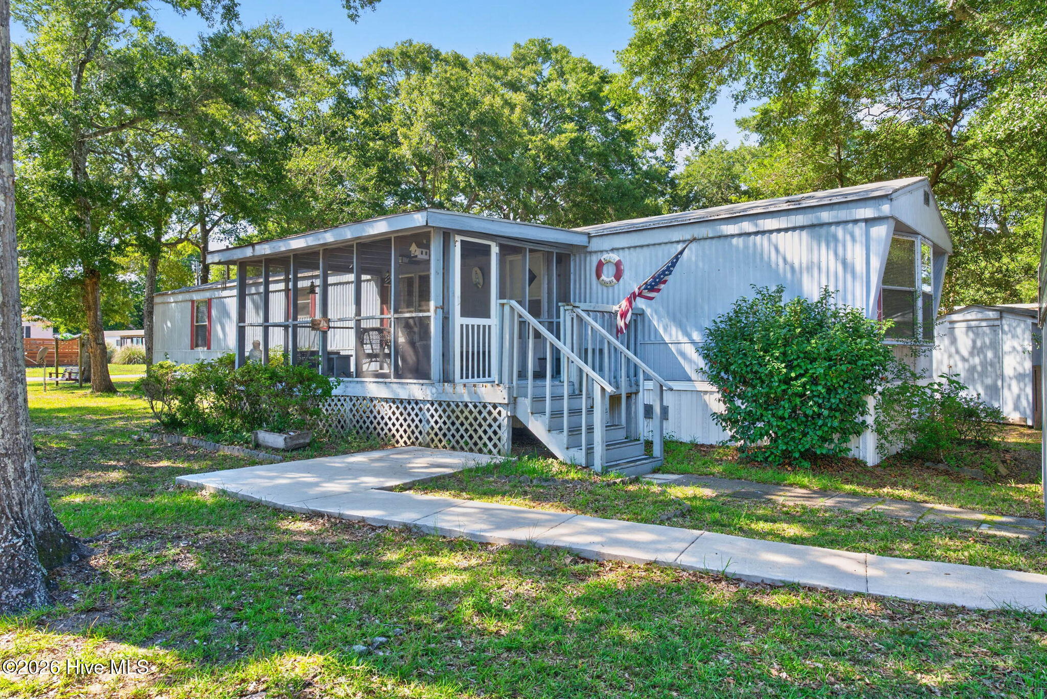 1649 Woodview Circle SW — photo