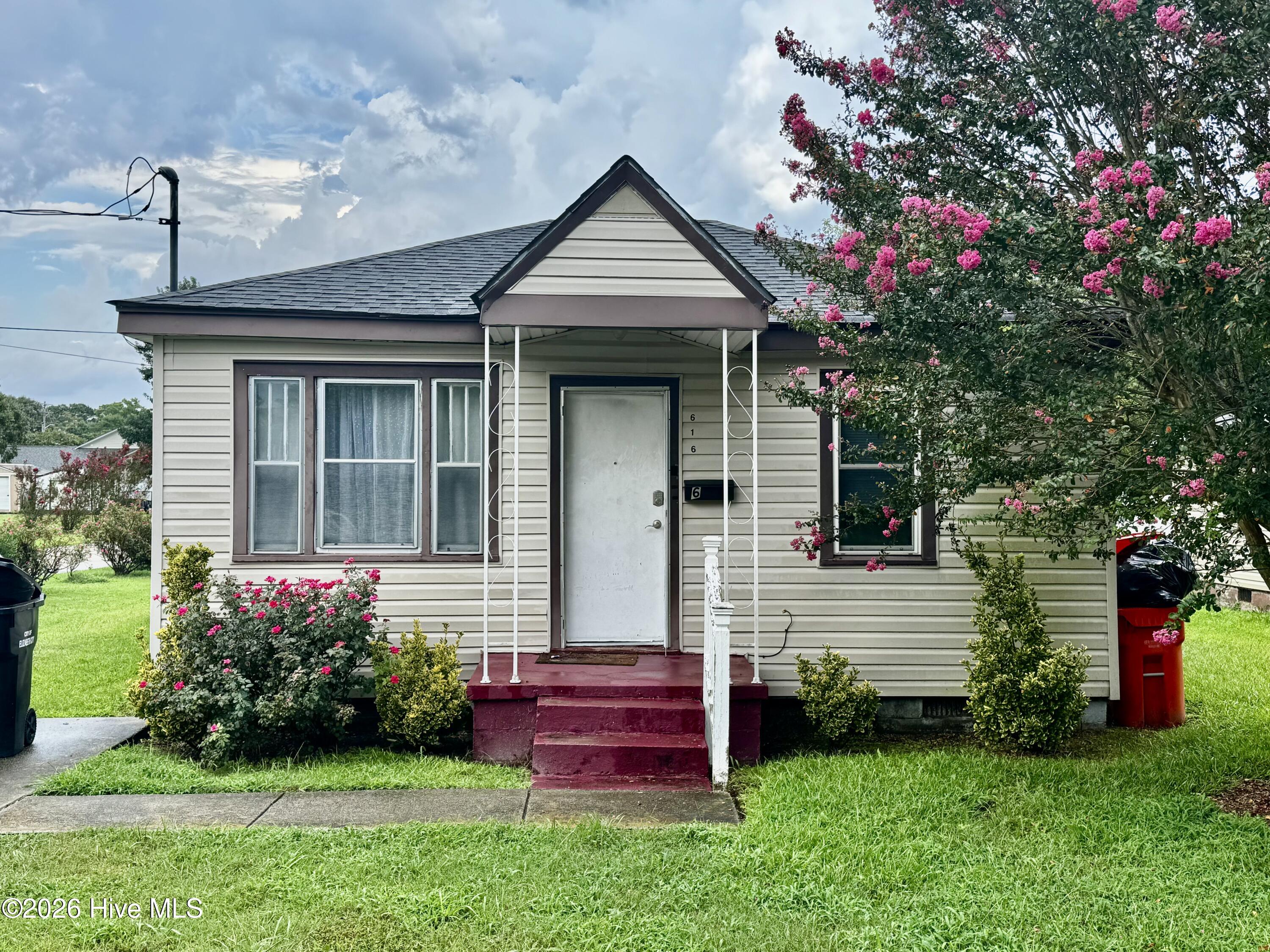 616 Cardwell Street — photo