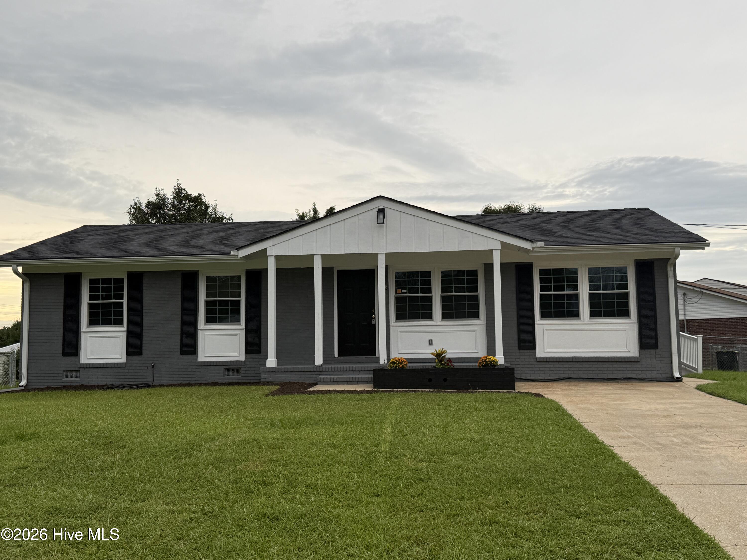 105 Yorkshire Drive — photo