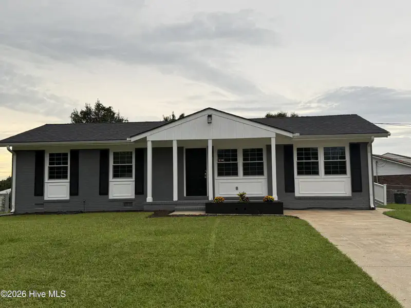105 Yorkshire Drive — photo