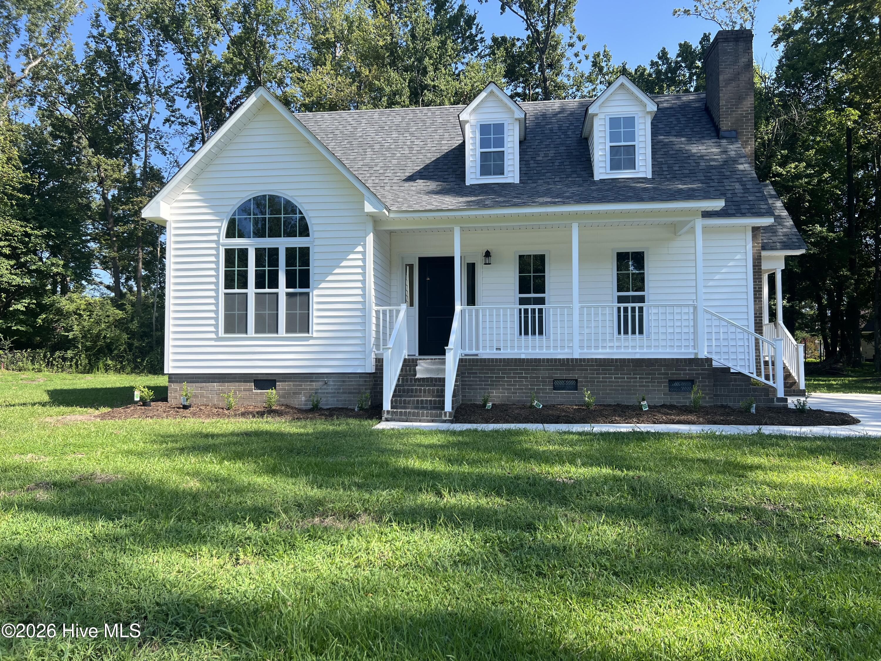 2304 Woodridge Drive — photo