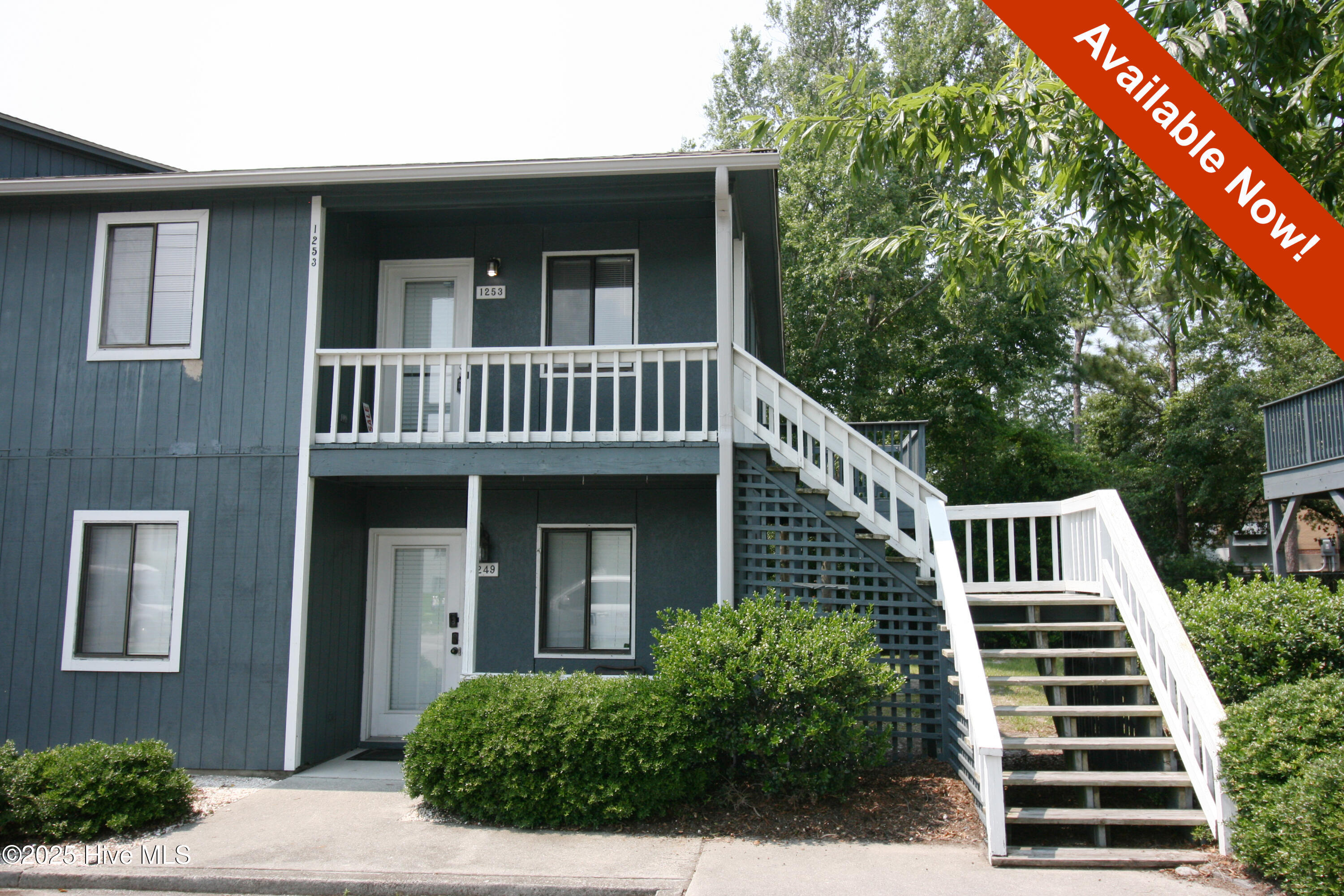 1253 Wellington Avenue J — photo