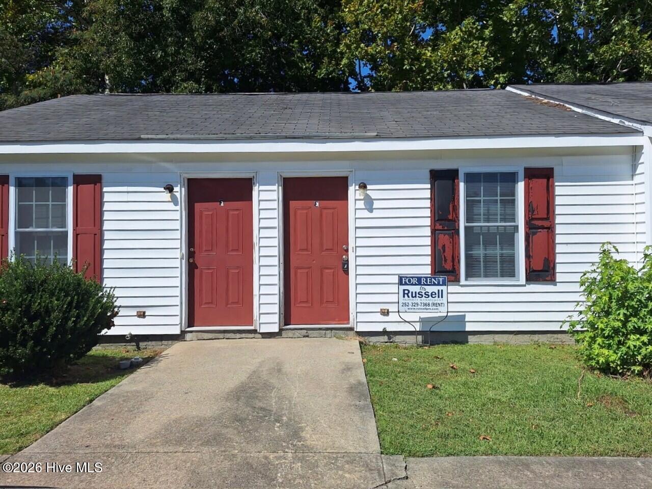 1402 Hooker Road E — photo