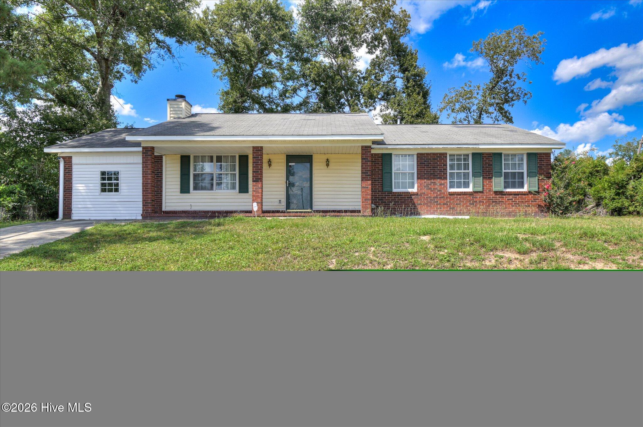 261 Hillwood Court — photo