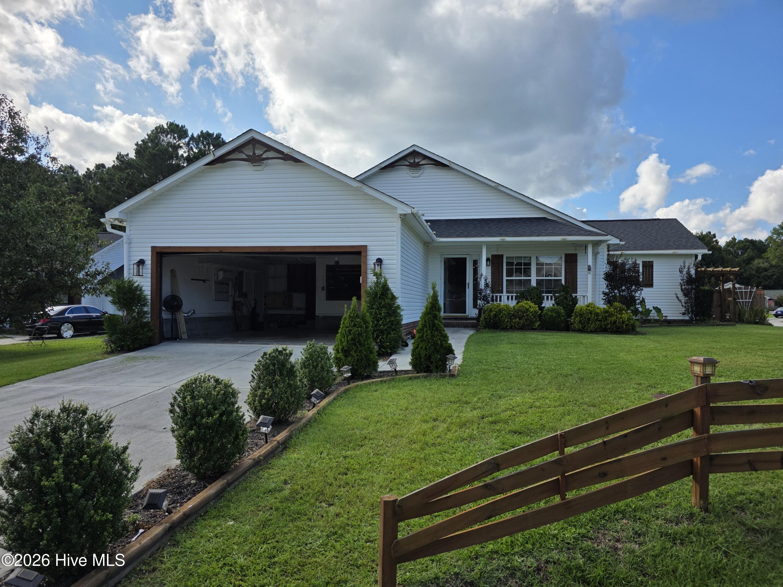 200 Flagstone Lane — photo