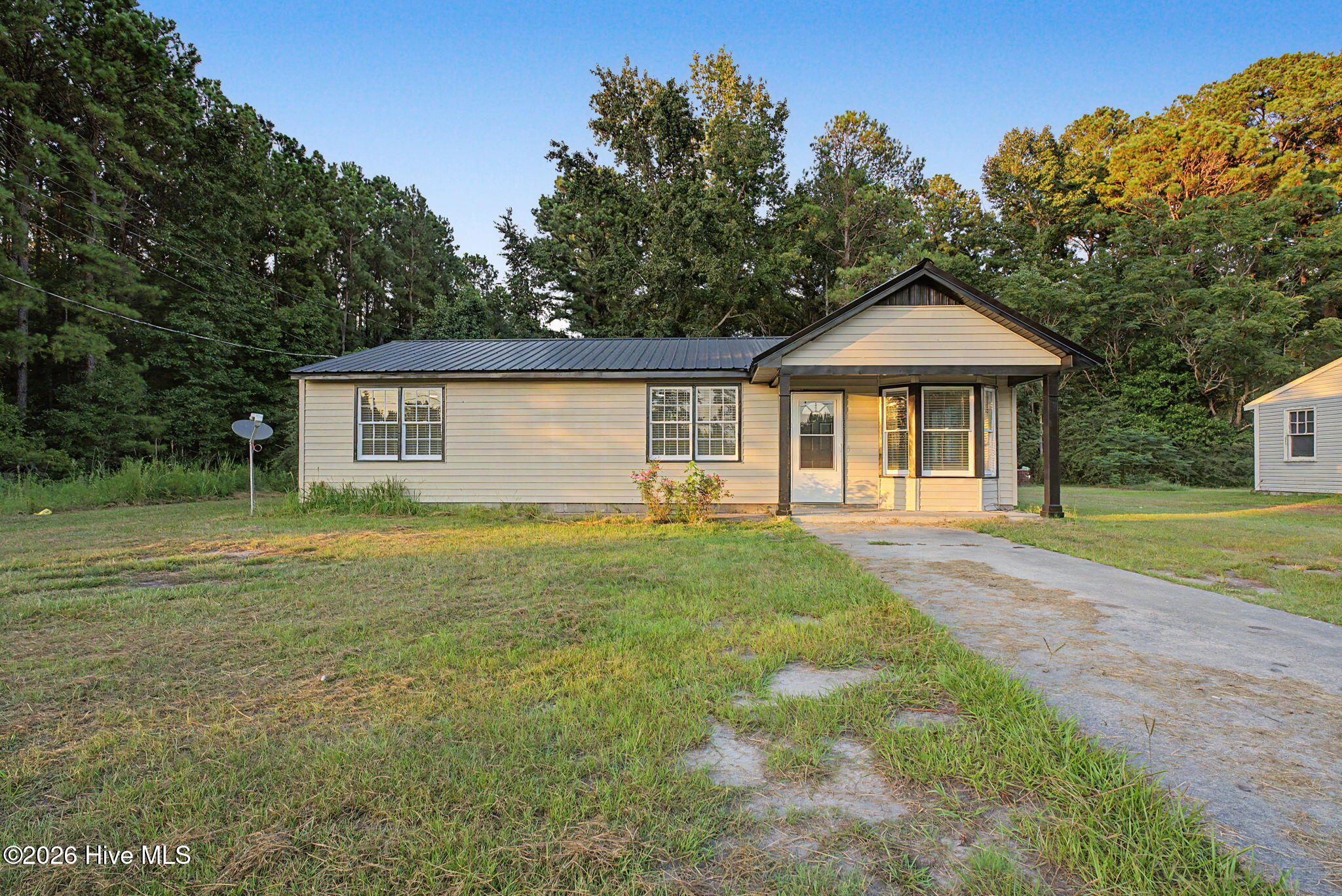 3239 Charleston Highway 1 — photo