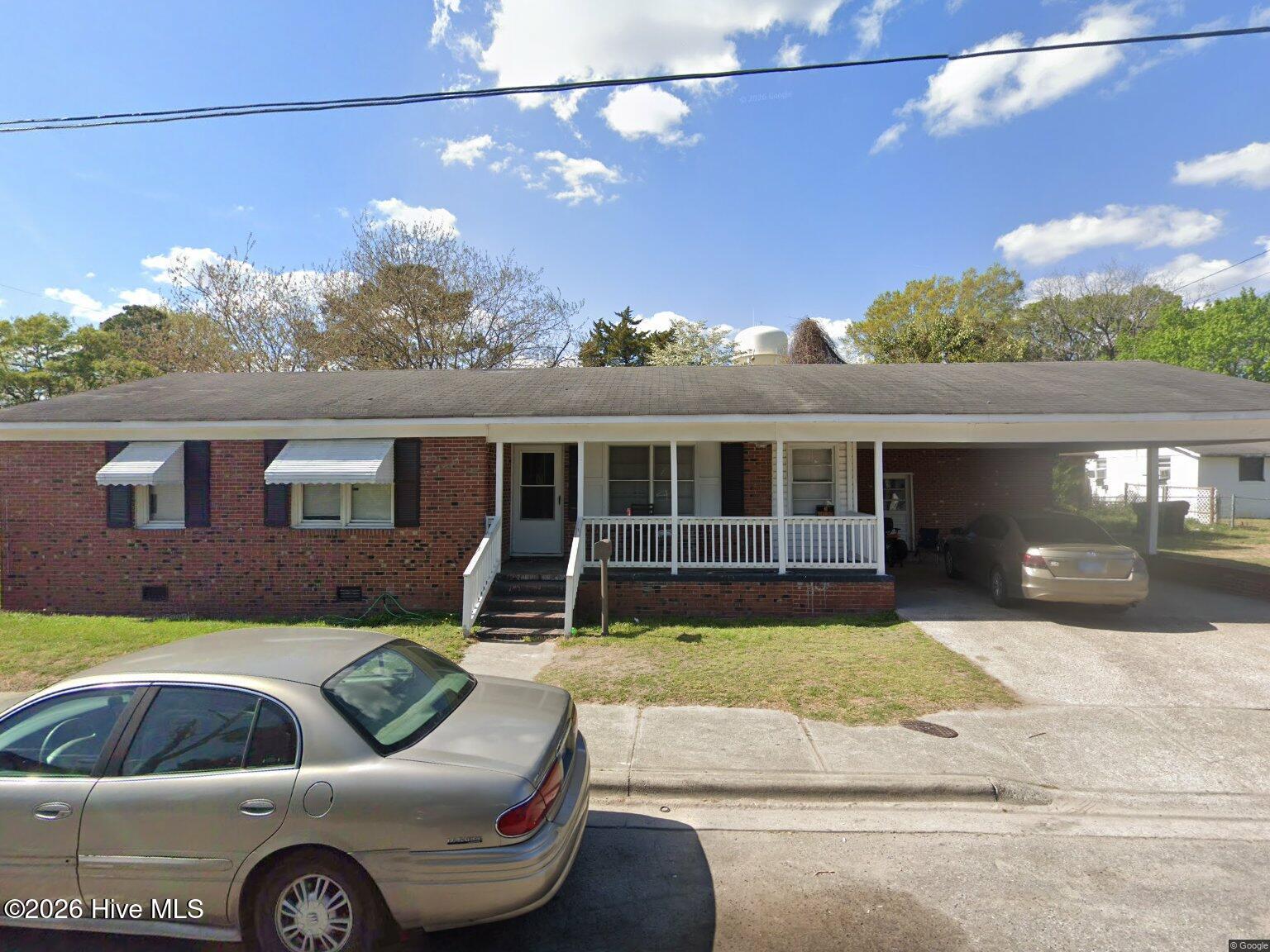 335 Slade Street — photo