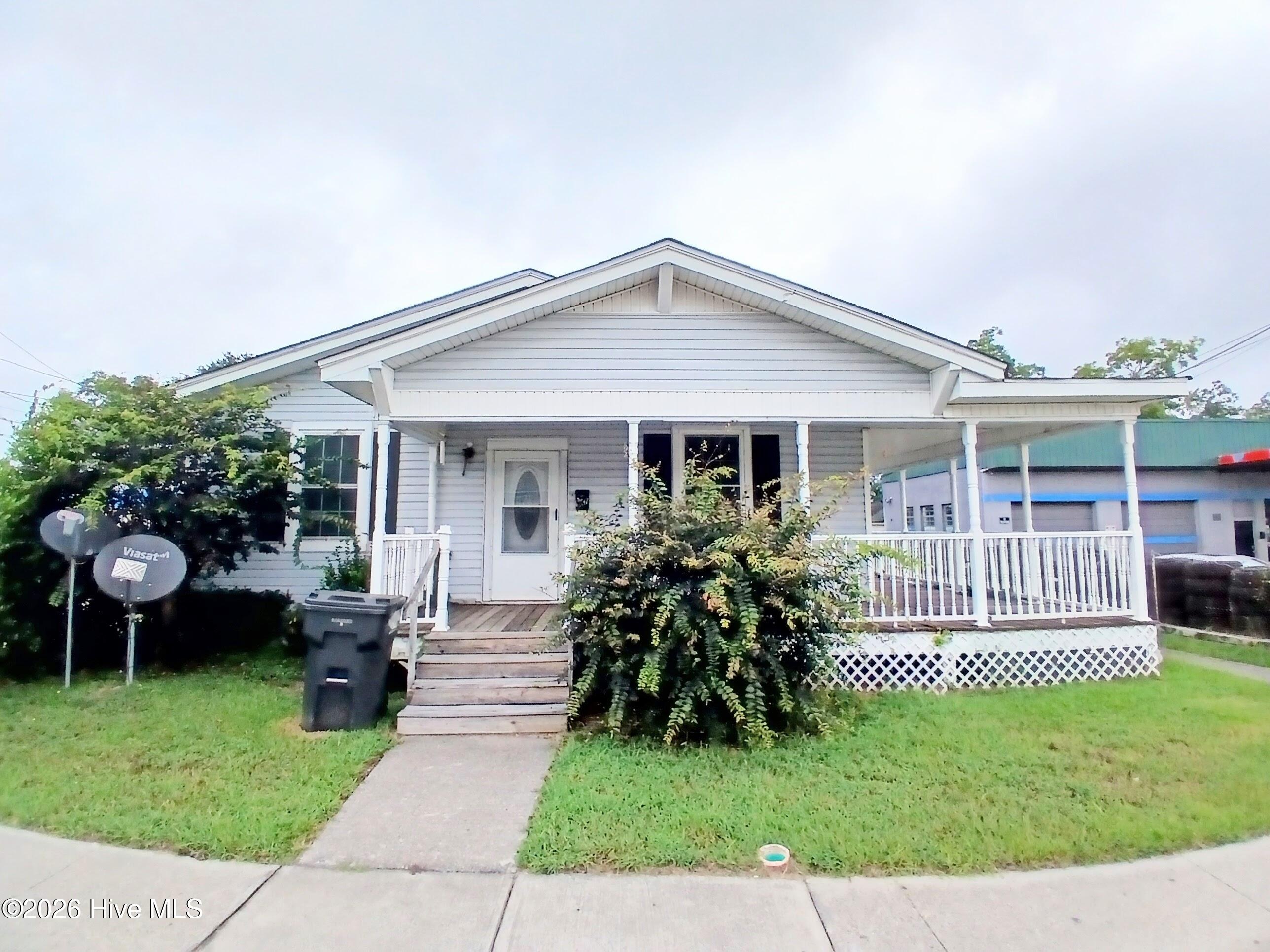 2047 Broad Street — photo