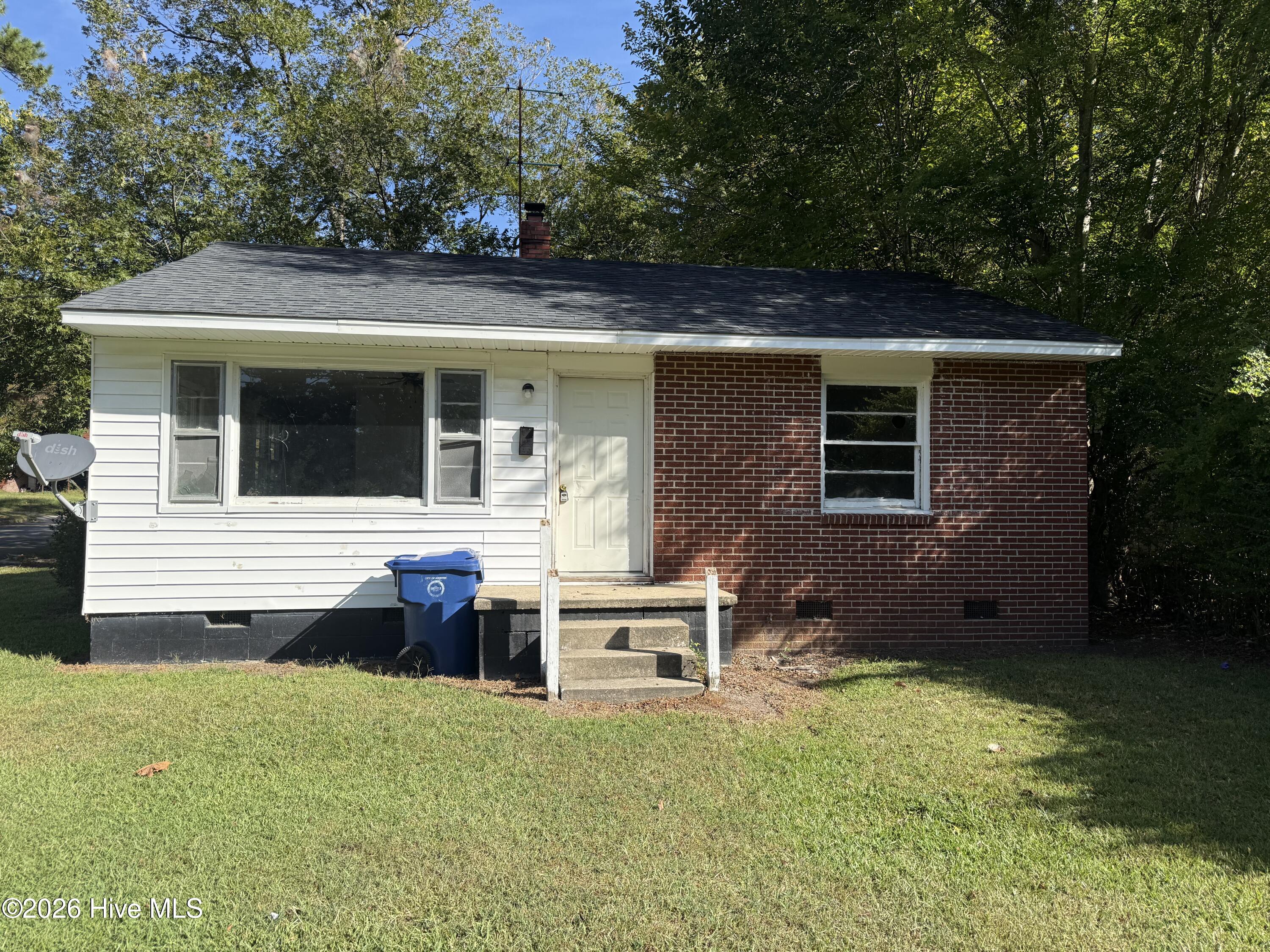800 Dixon Street — photo