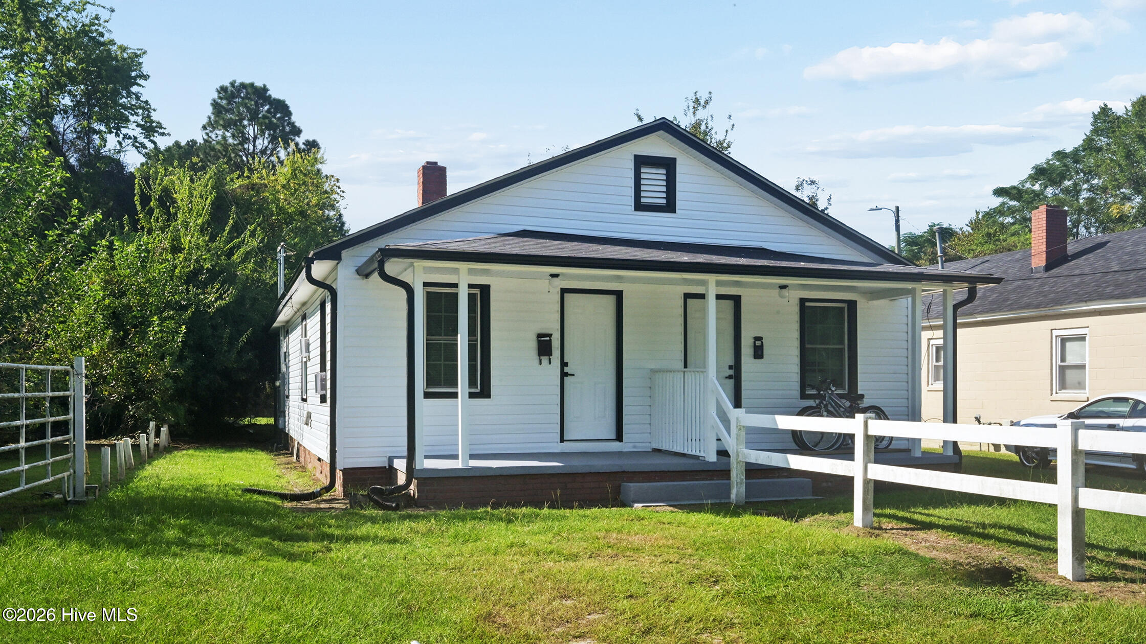 1491 Fleming Street Ab — photo
