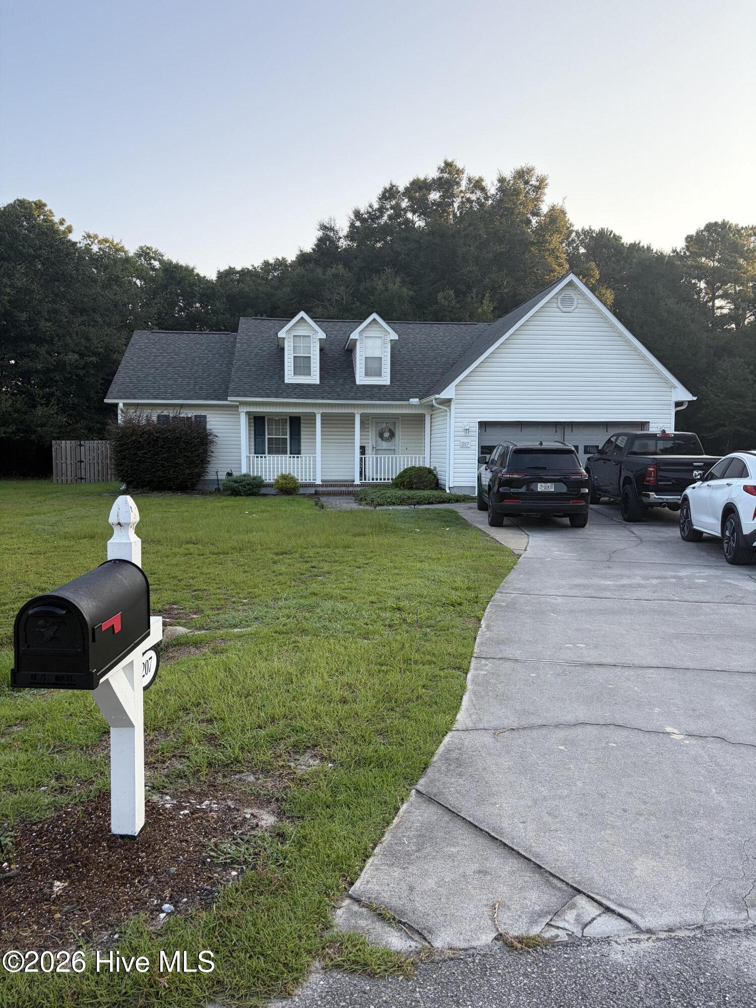 207 Bluebird Court — photo