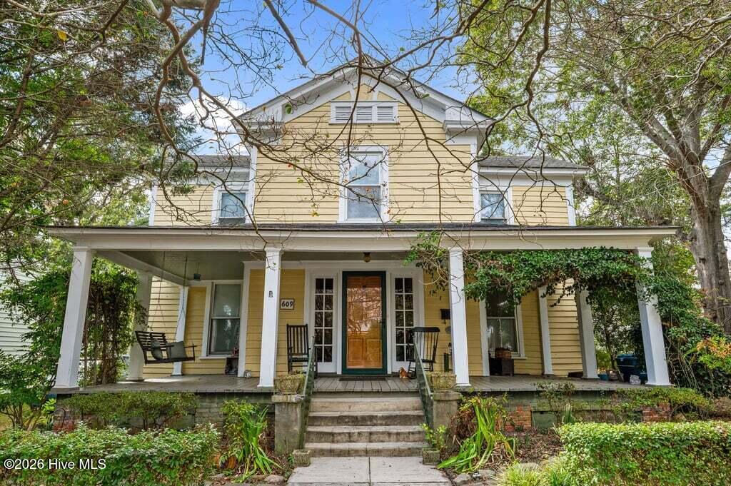 609 E Main Street — photo