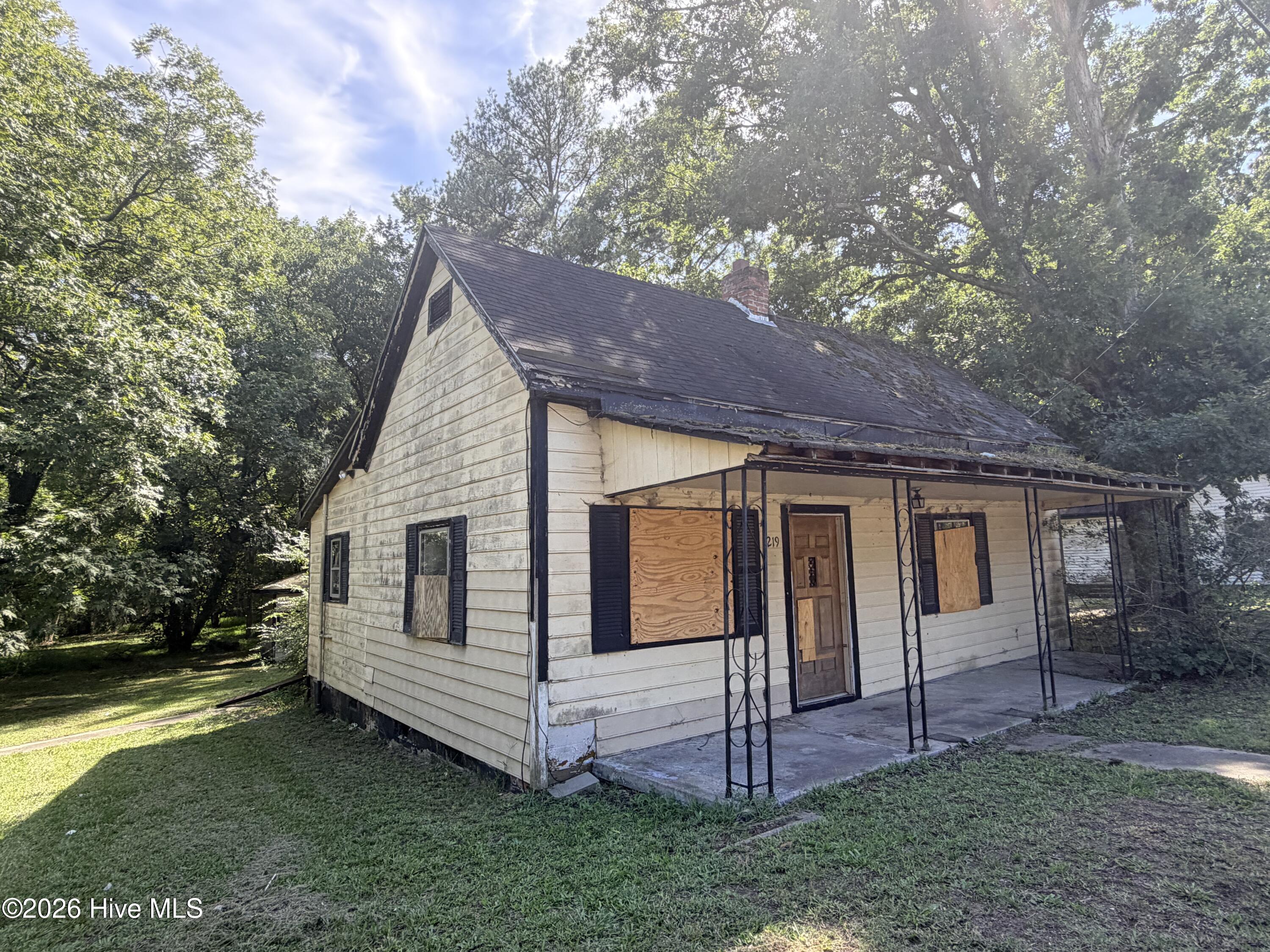 1219 E Holly Street — photo