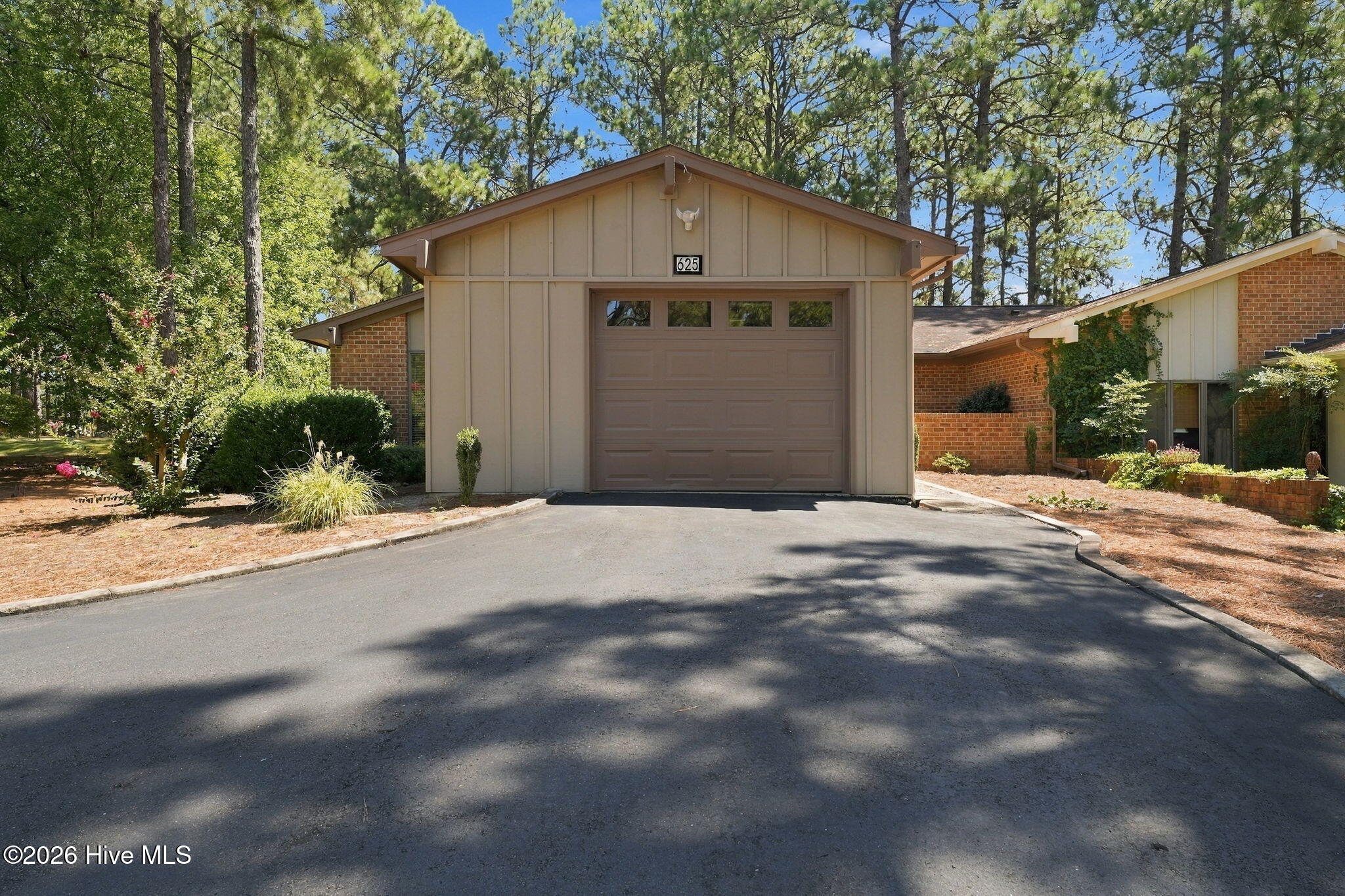 625 Redwood Drive — photo