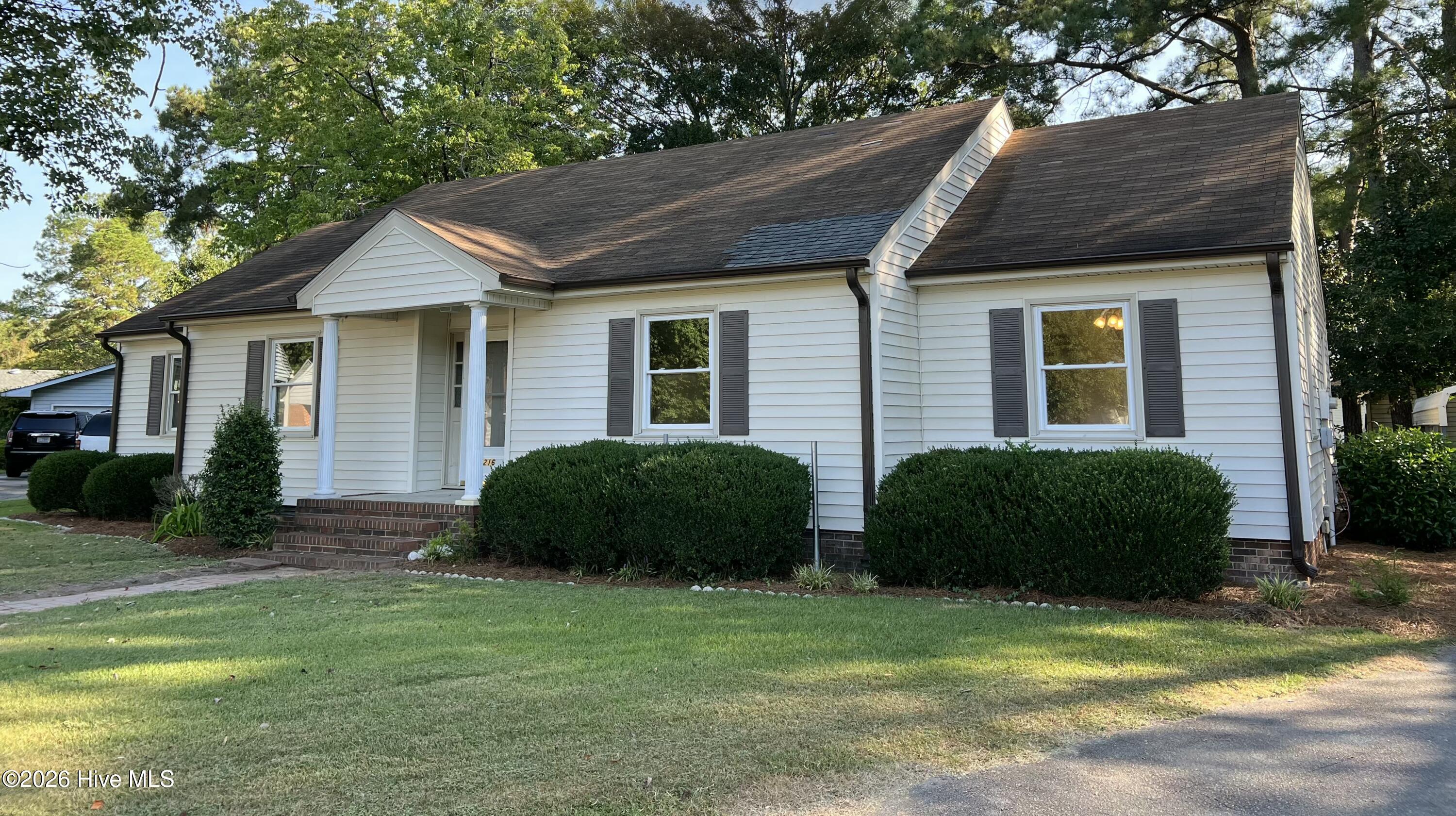 1216 Woodford Court — photo