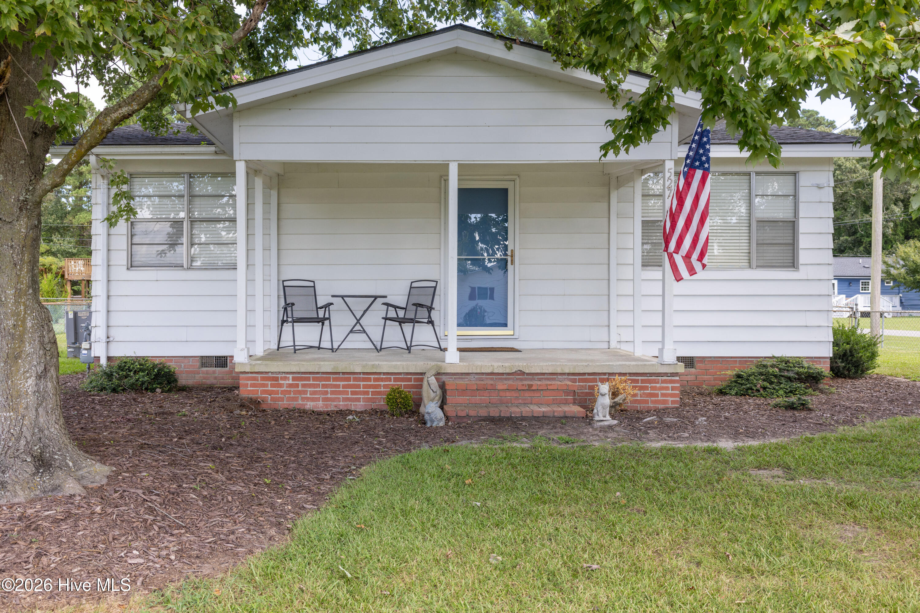 527 Surfside Drive — photo