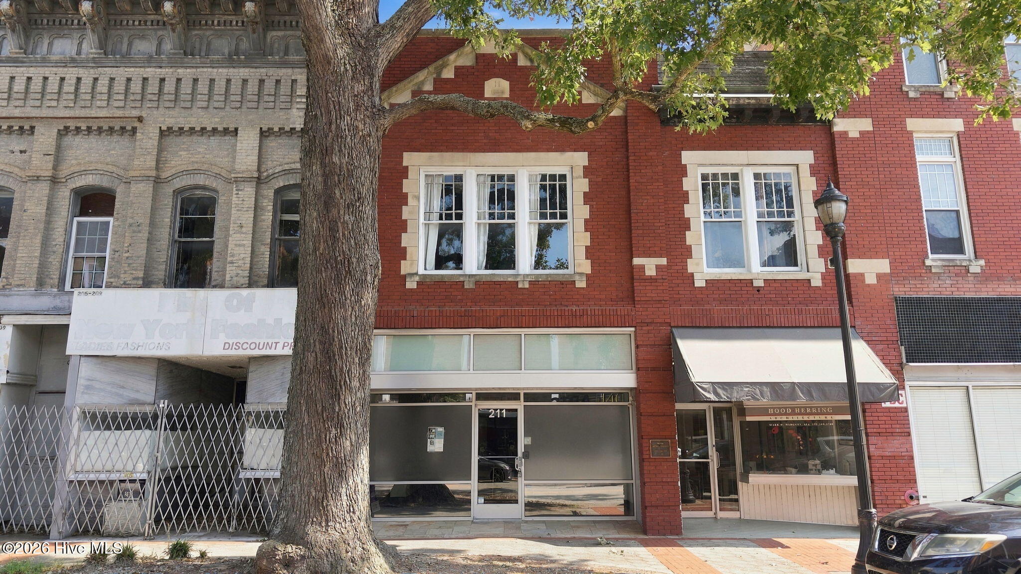 211 Nash Street E — photo