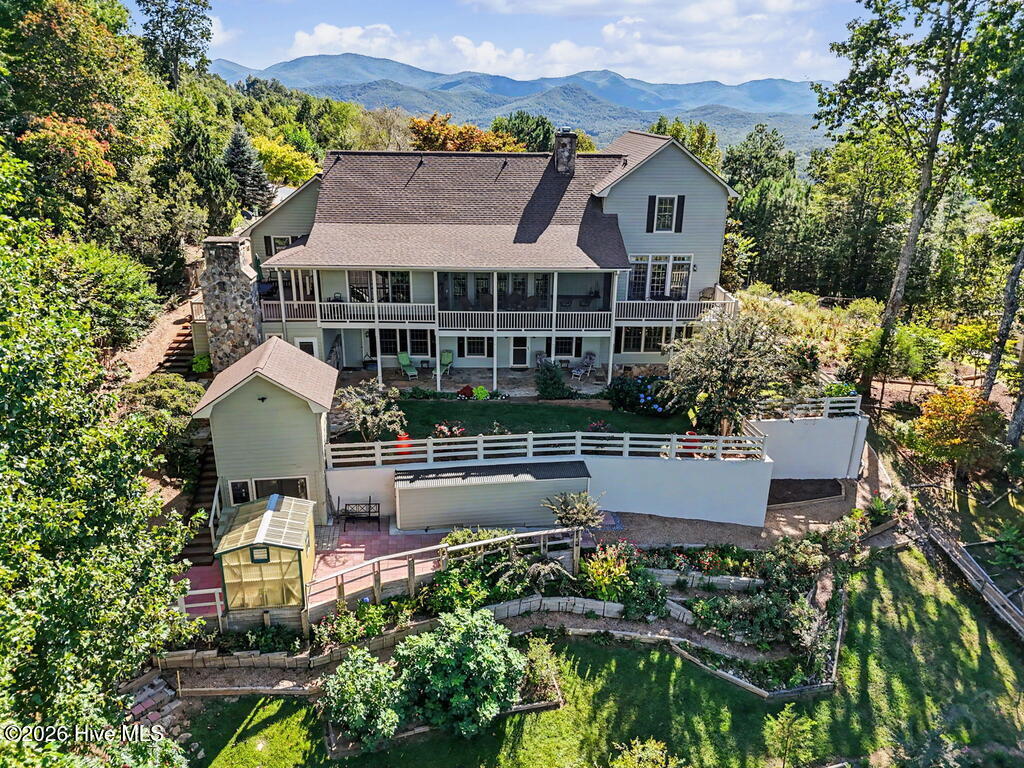 1035 Summit Way — photo