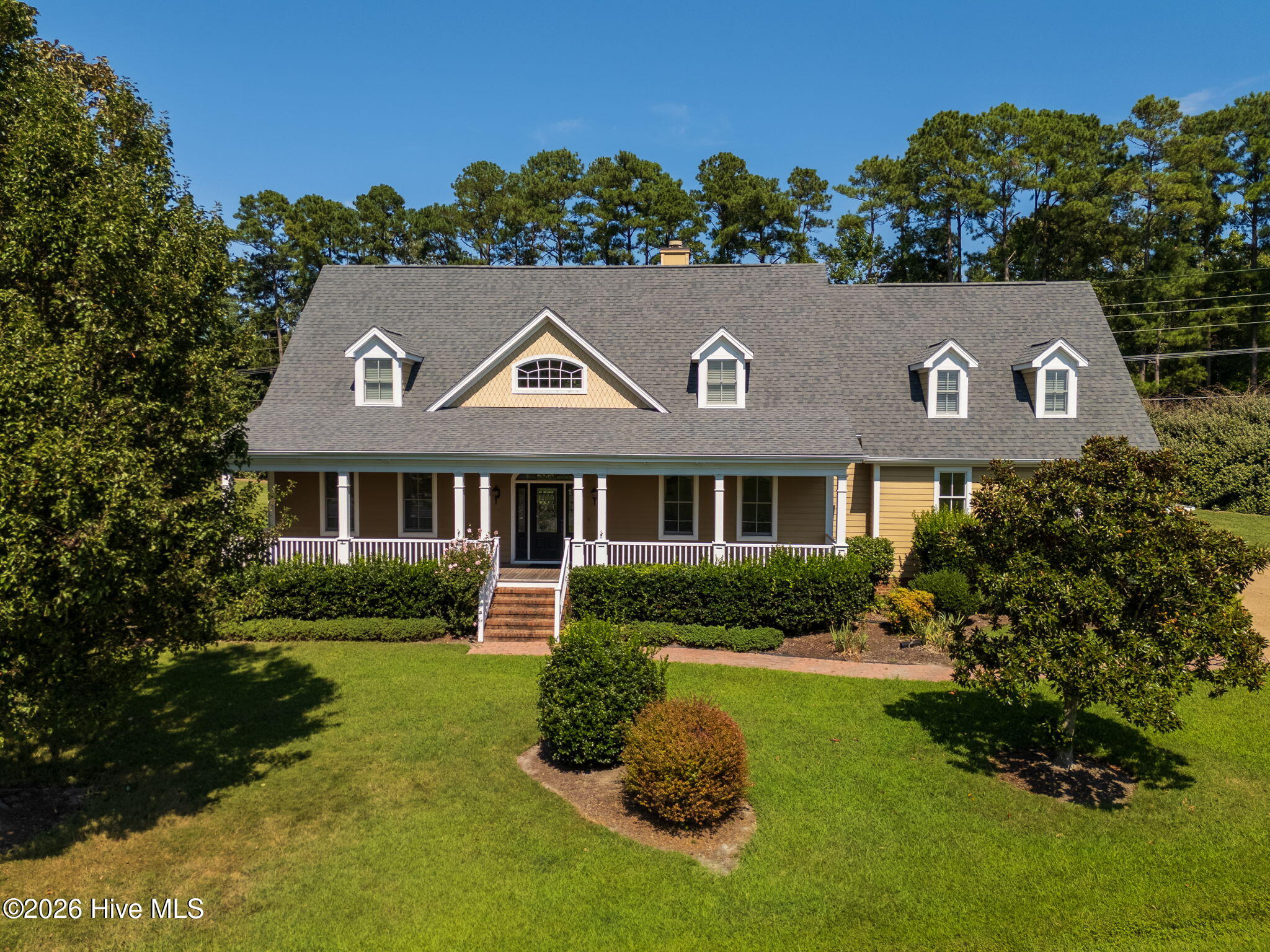147 Lakeside Drive — photo