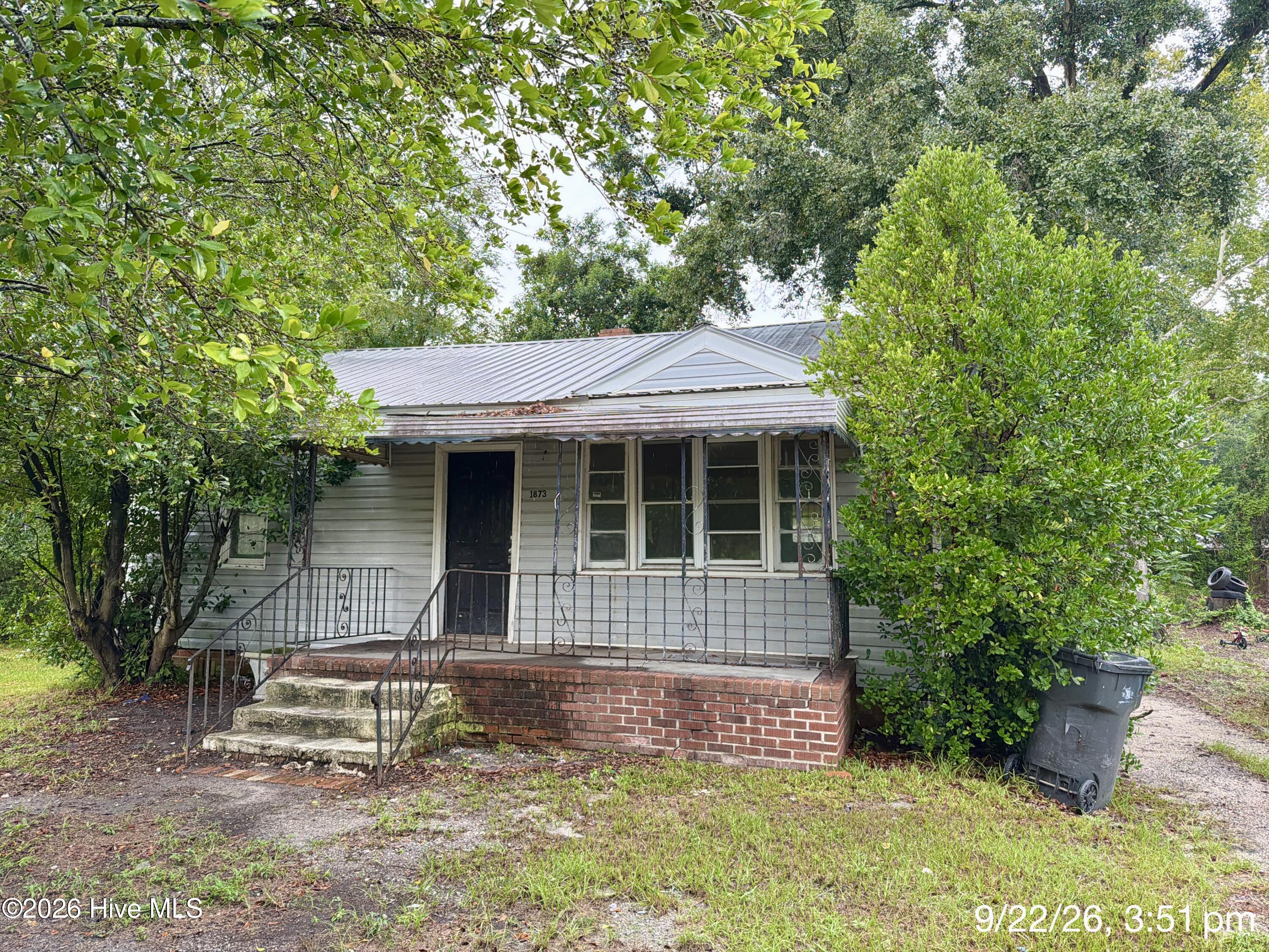 1873 Kissingbower Road — photo