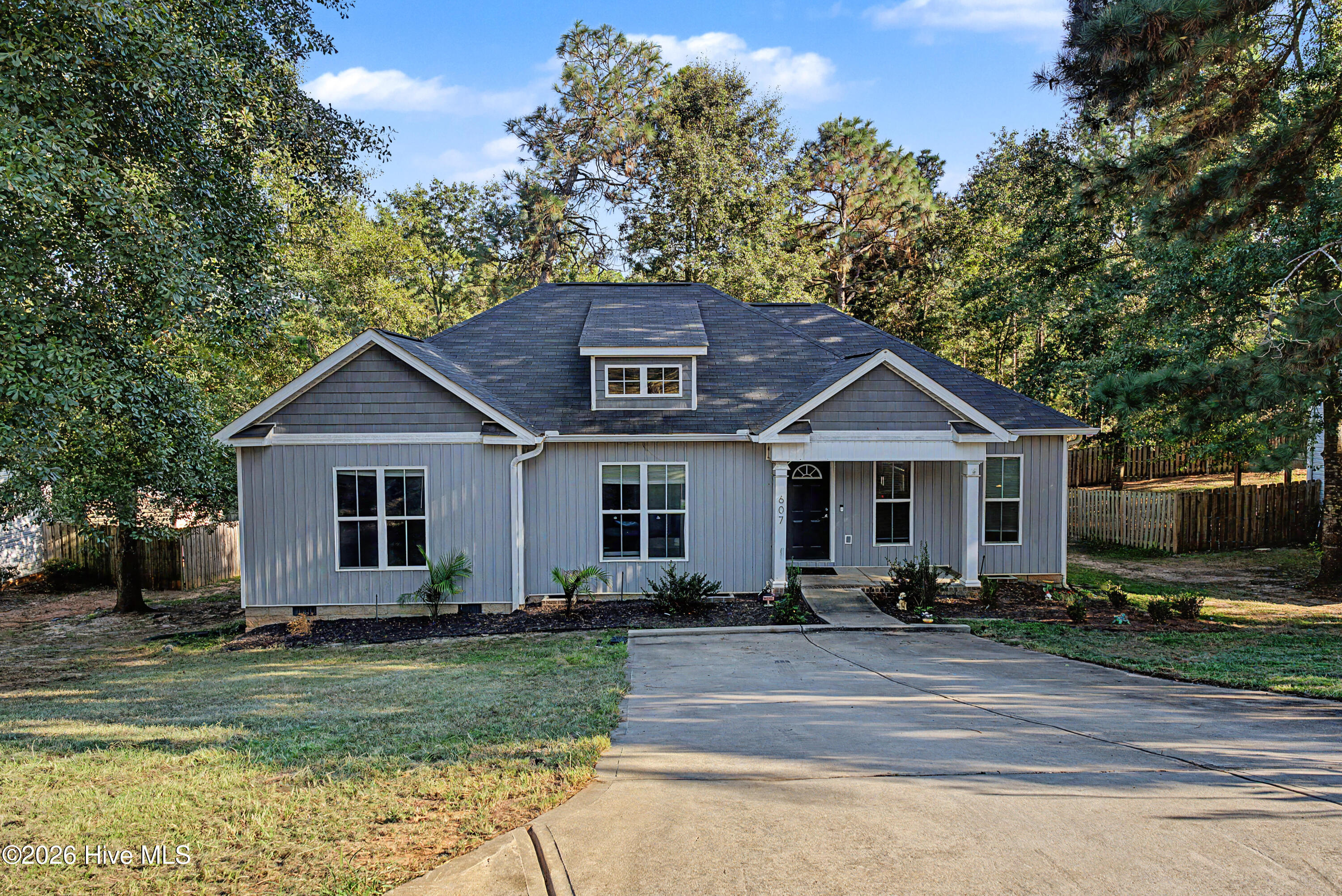 607 Ridgefield Drive — photo