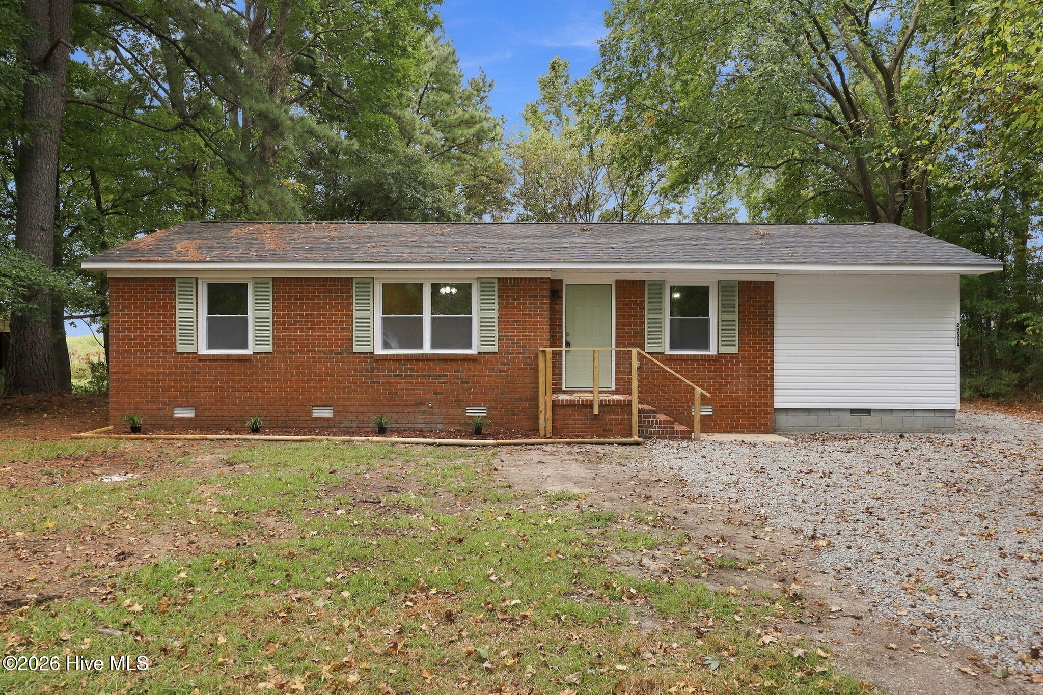 23526 Nc 33 E — photo