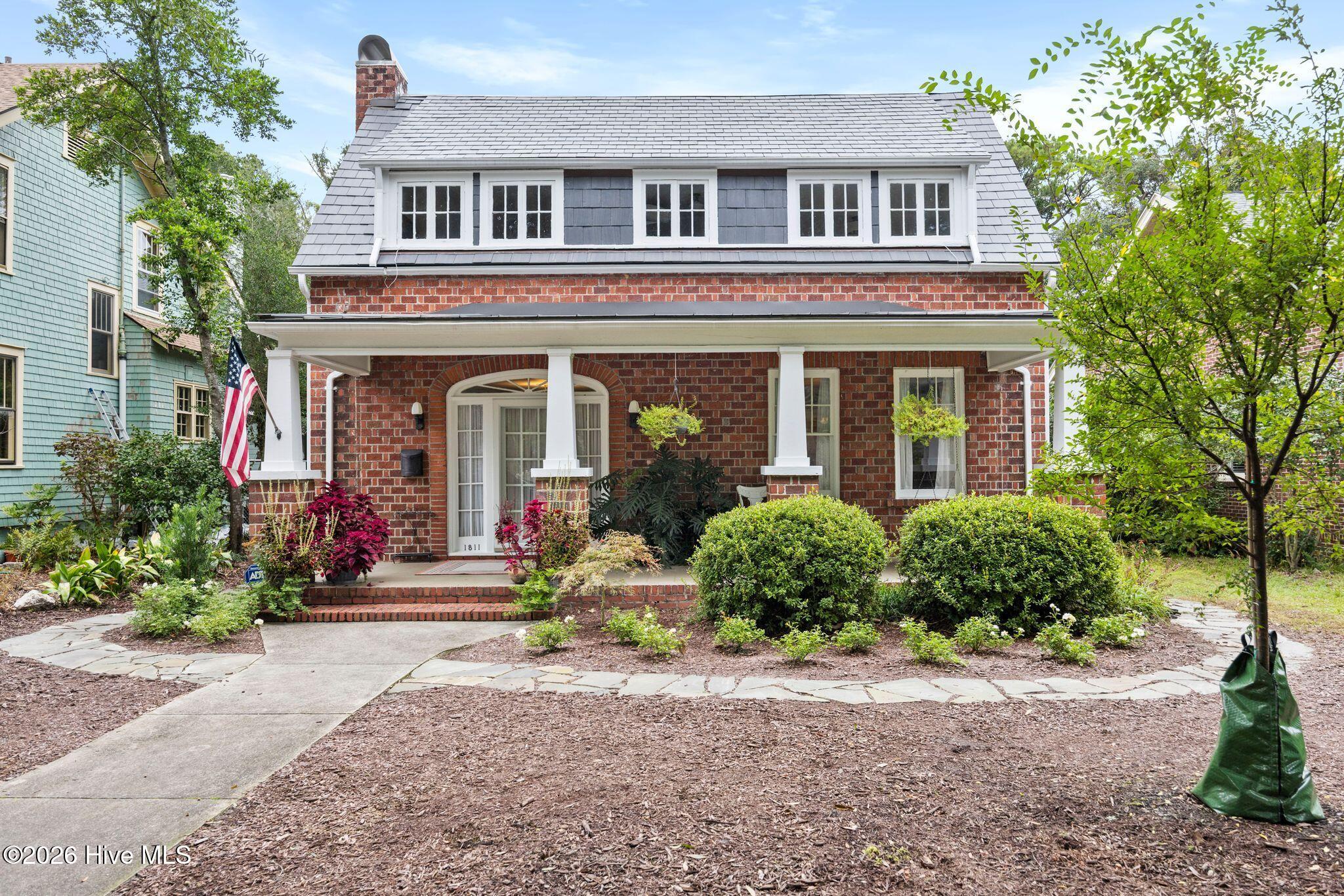1811 Grace Street — photo