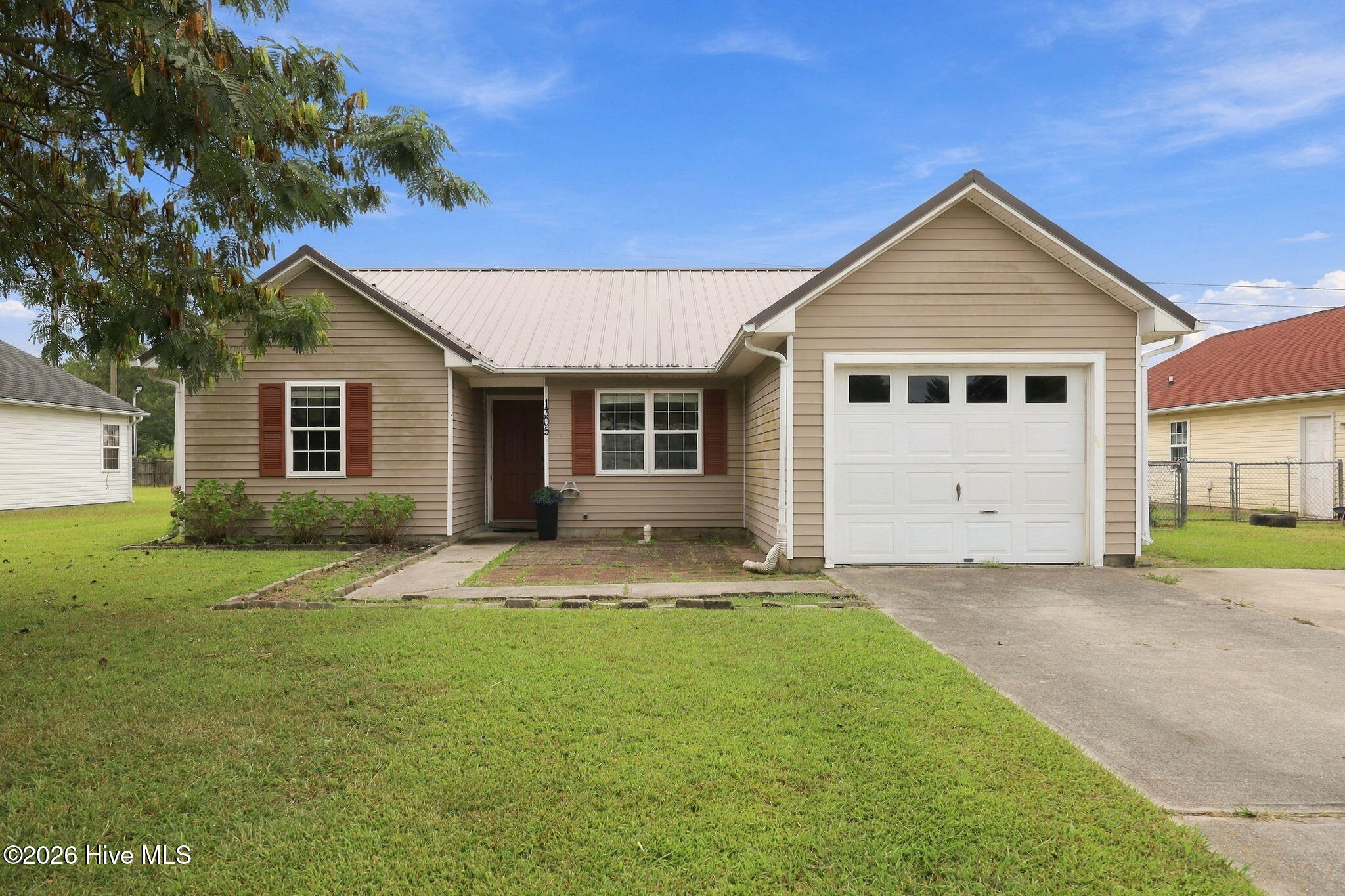 1305 Navarro Loop — photo