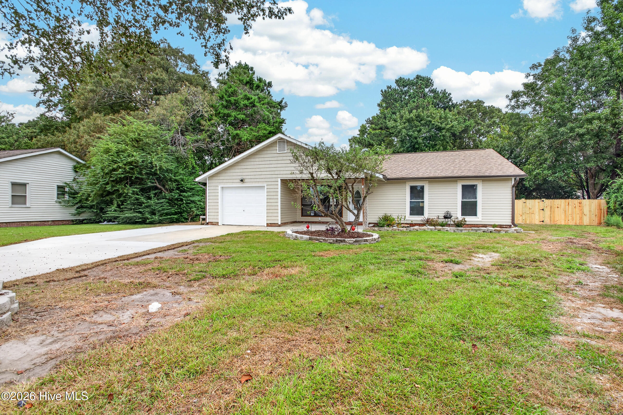 809 Deblea Court, Jacksonville, NC 28546 — photo 2
