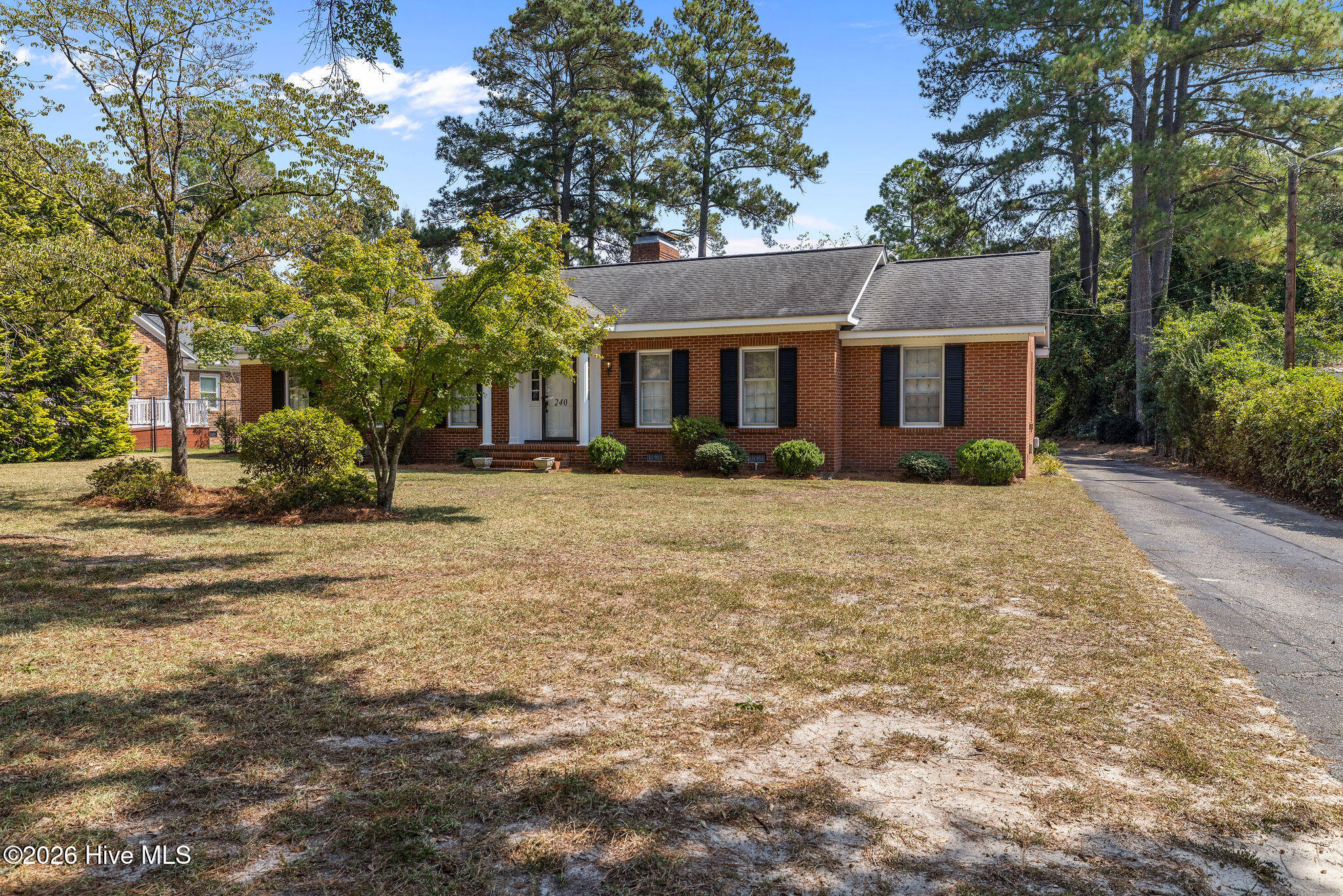 240 S Hillcrest Drive — photo