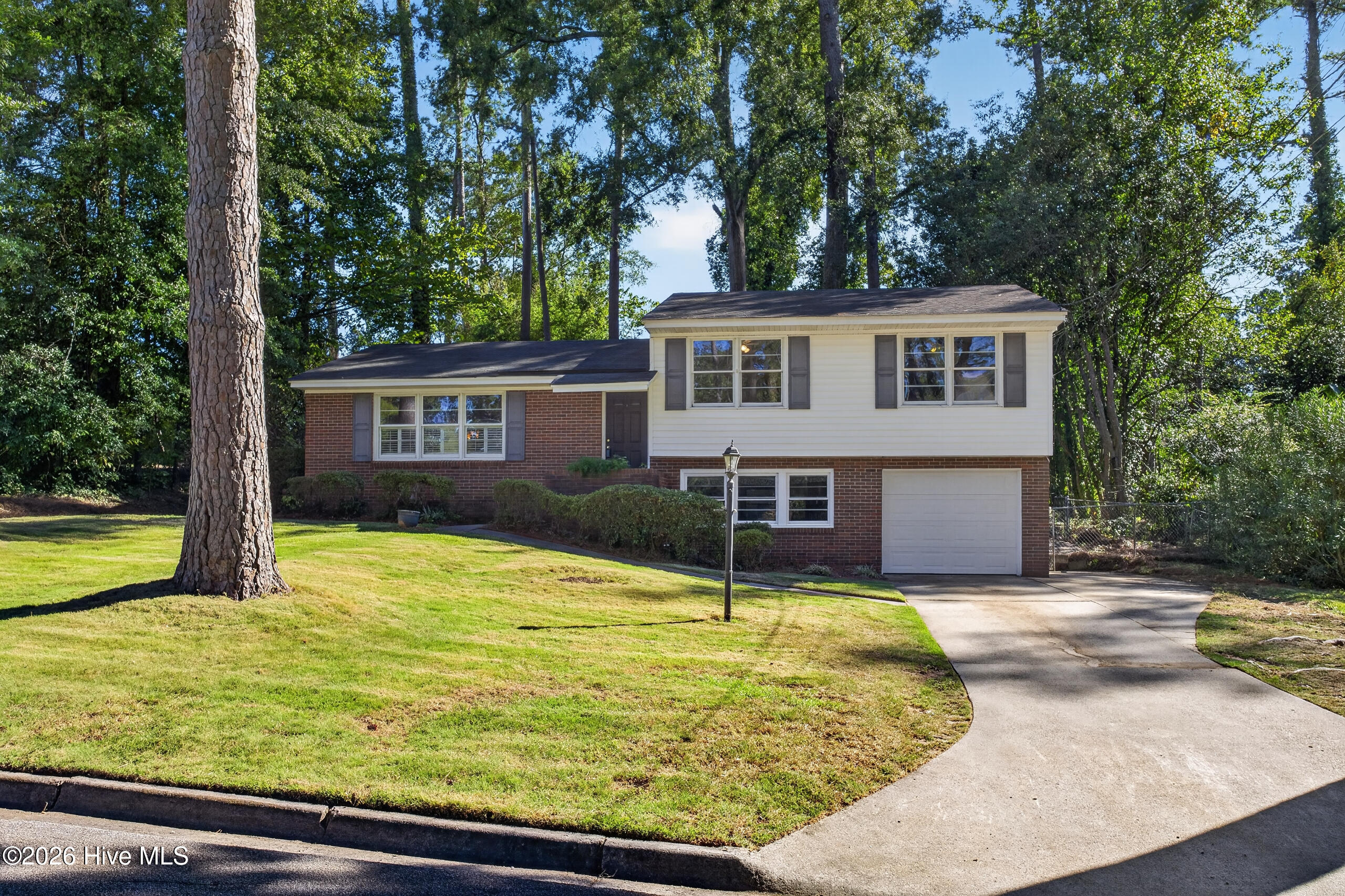 2920 Hampshire Drive — photo