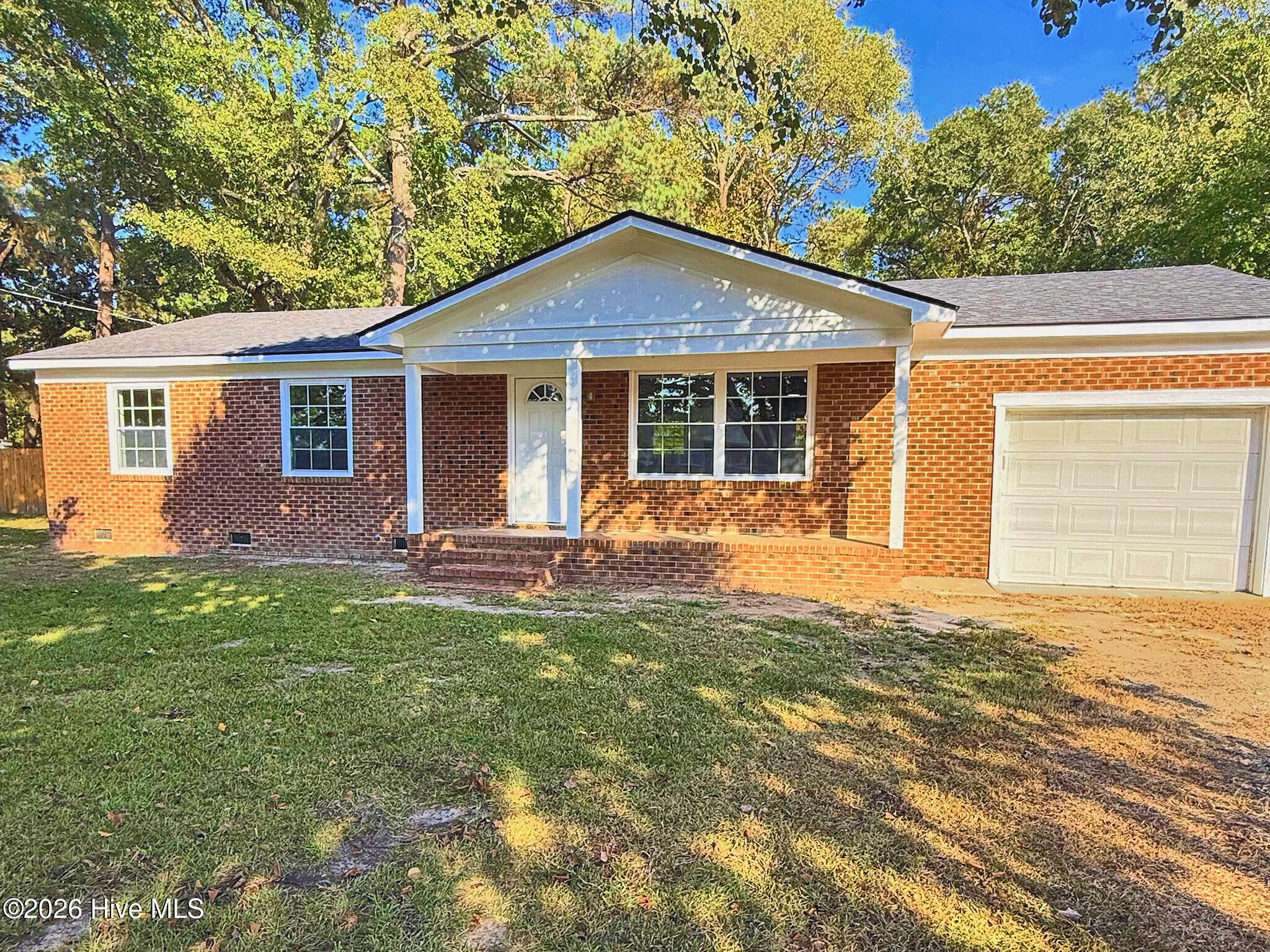 1521 Greenacres Road — photo