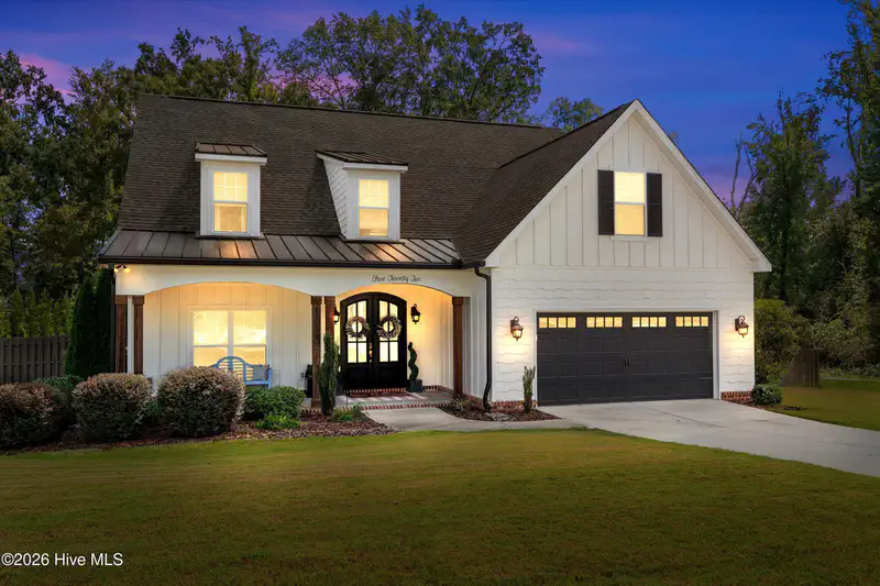 522 River Oaks Lane — photo