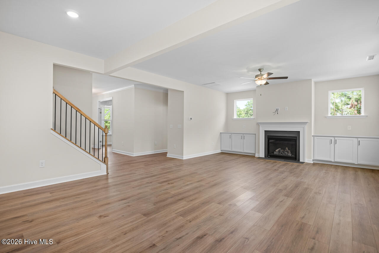 559 Whinfield Place — photo