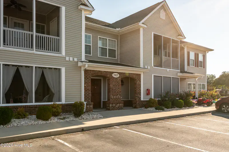 1925 Tara Court 203 — photo