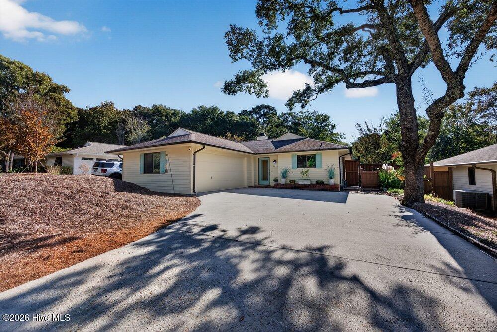 1009 Bay Creek Drive — photo