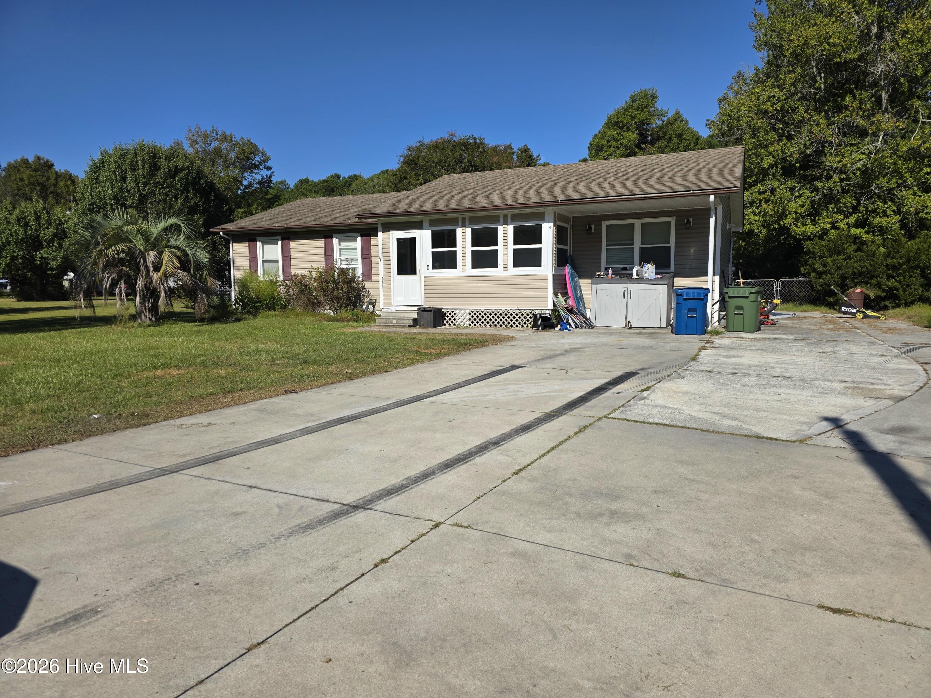 1431 Old Folkstone Road — photo