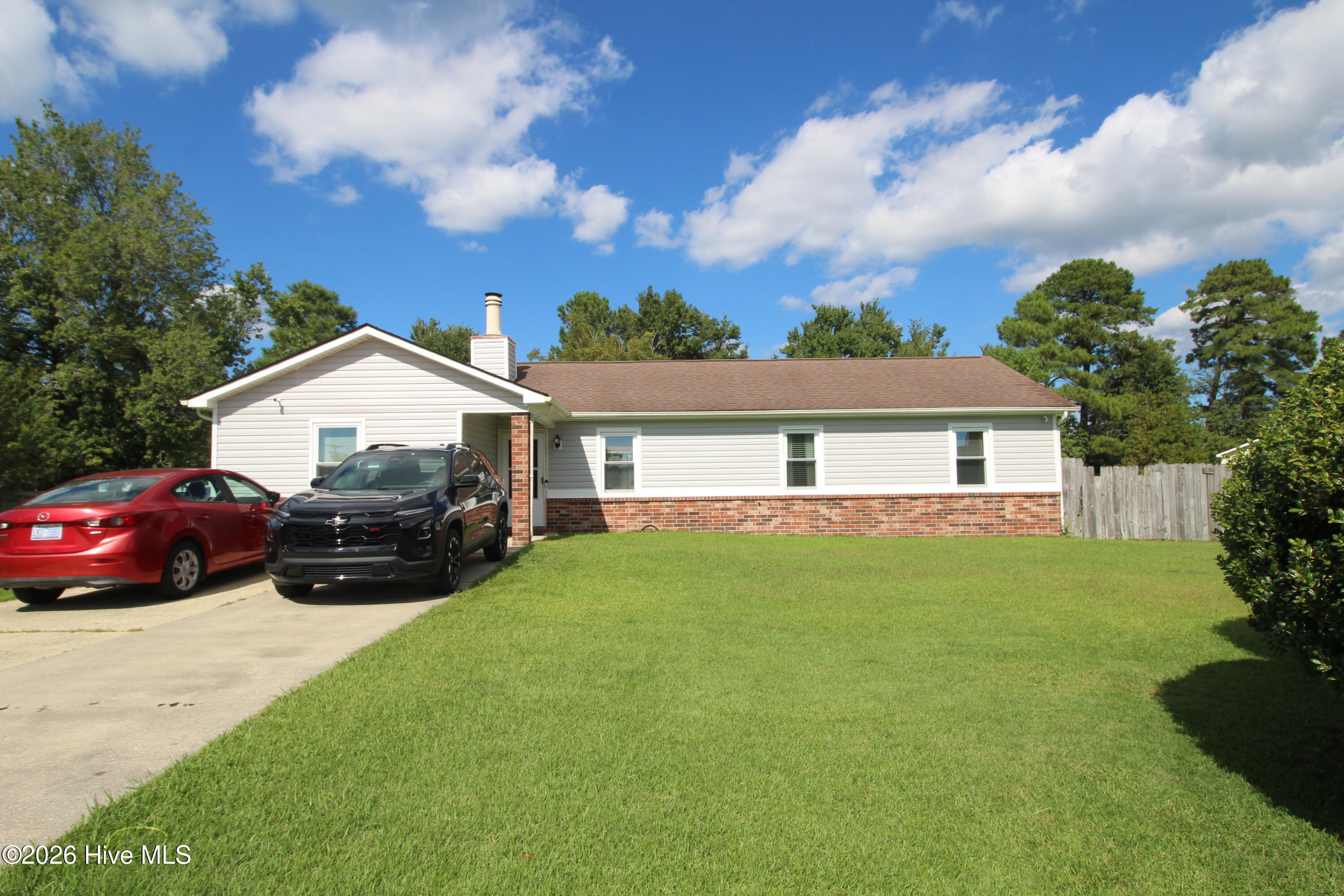 216 Ashwood Court — photo