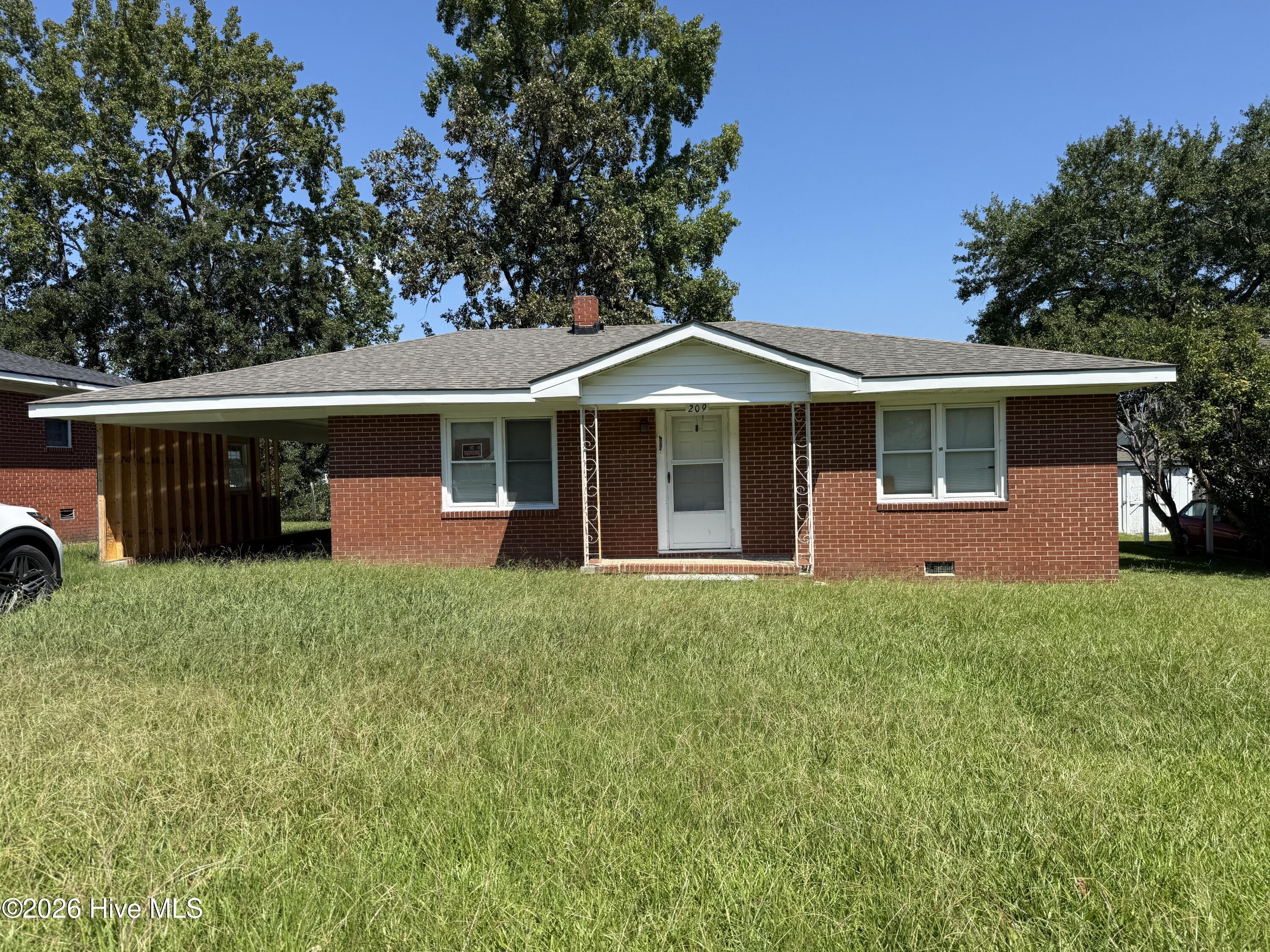 209 Peaks Street — photo