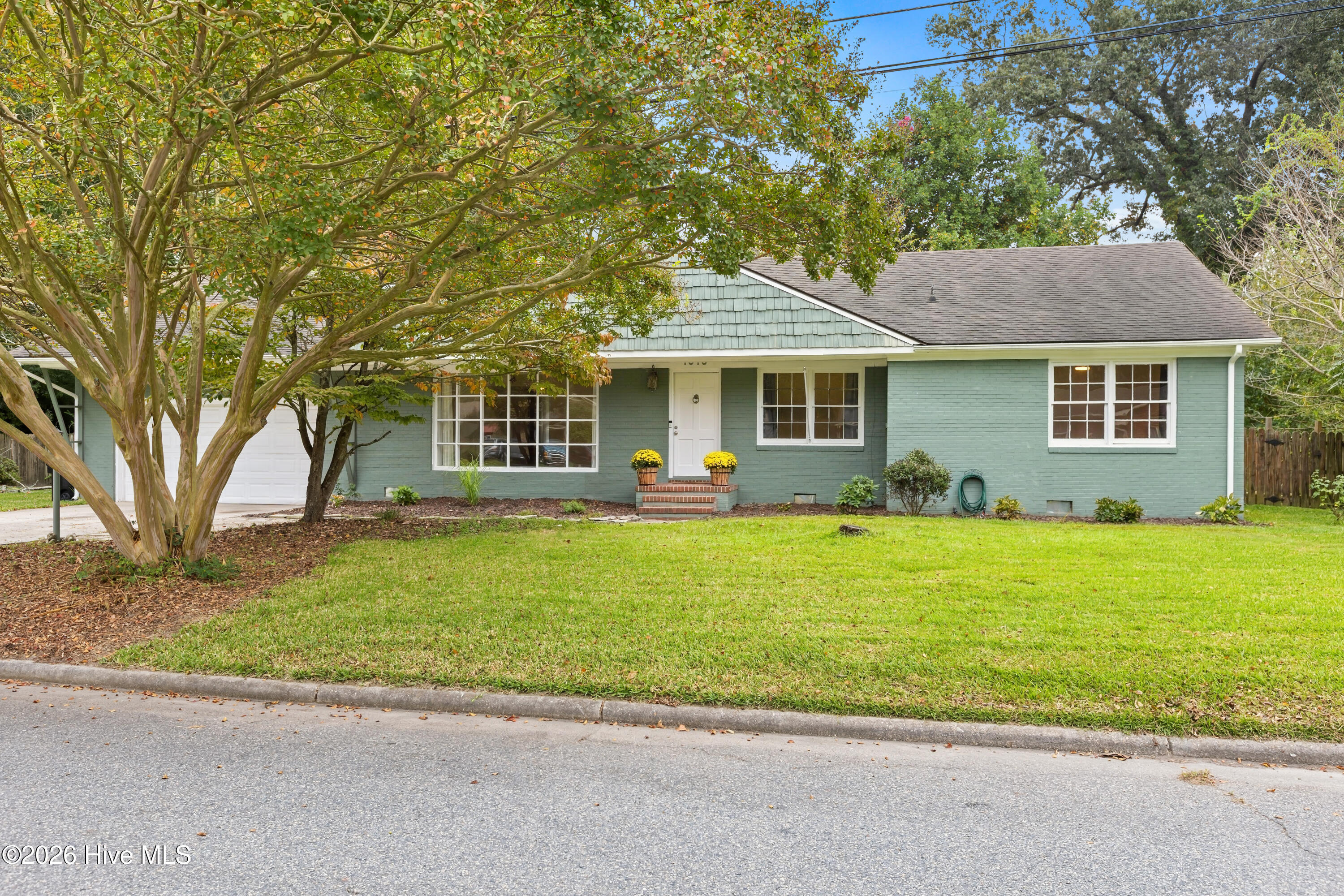 1610 Crescent Drive — photo
