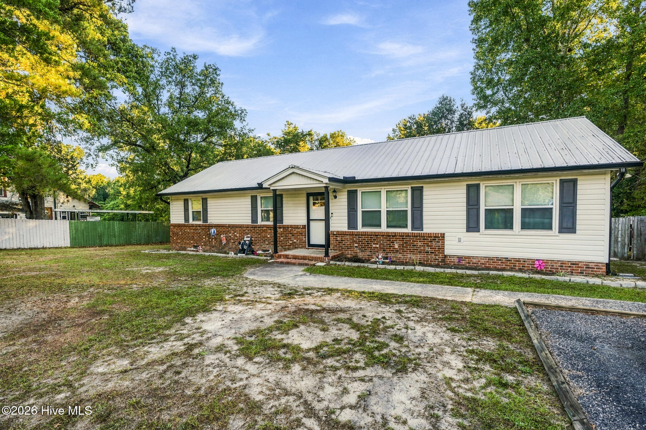 121 E Eason Drive — photo