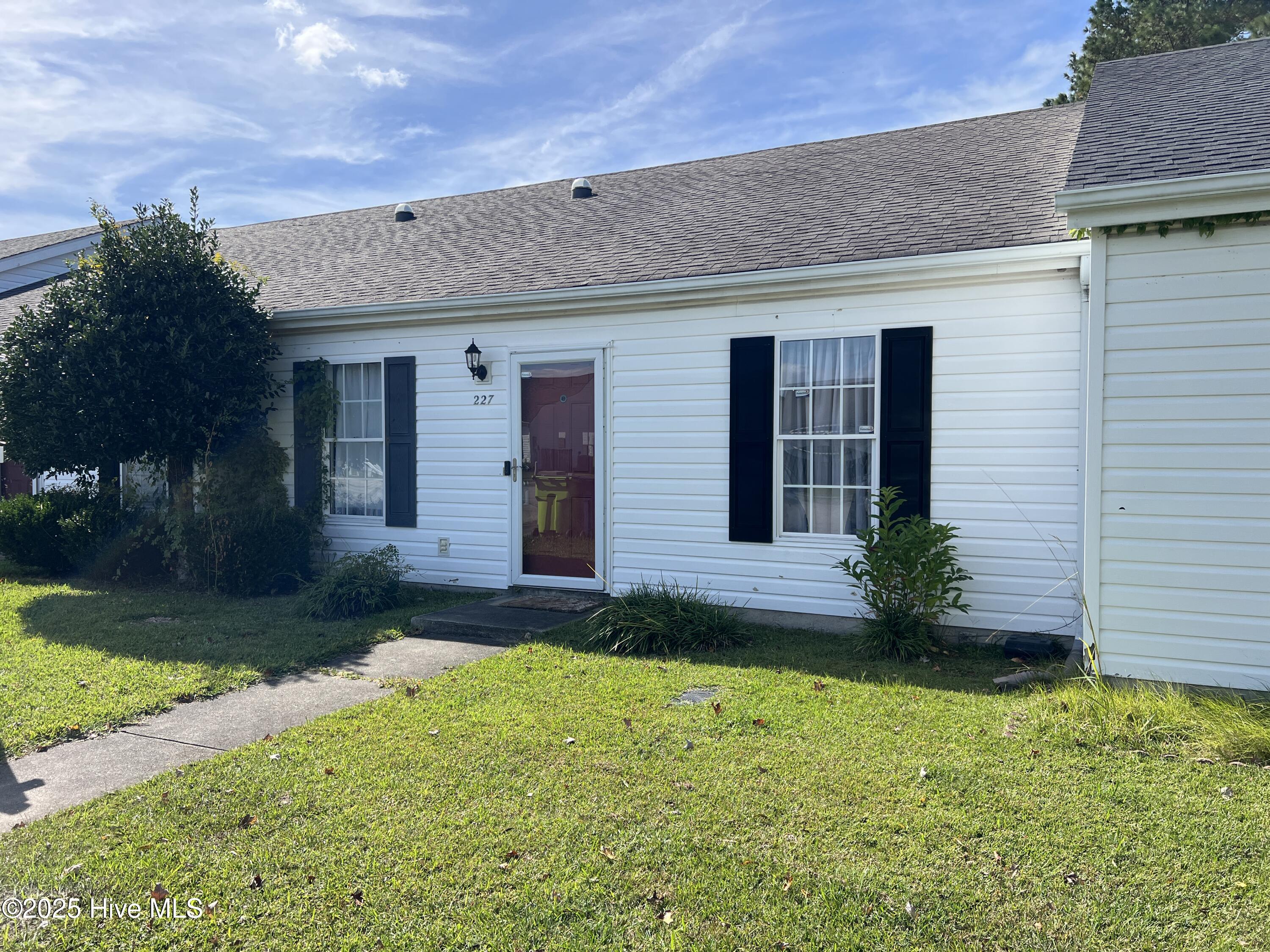 227 John Court — photo