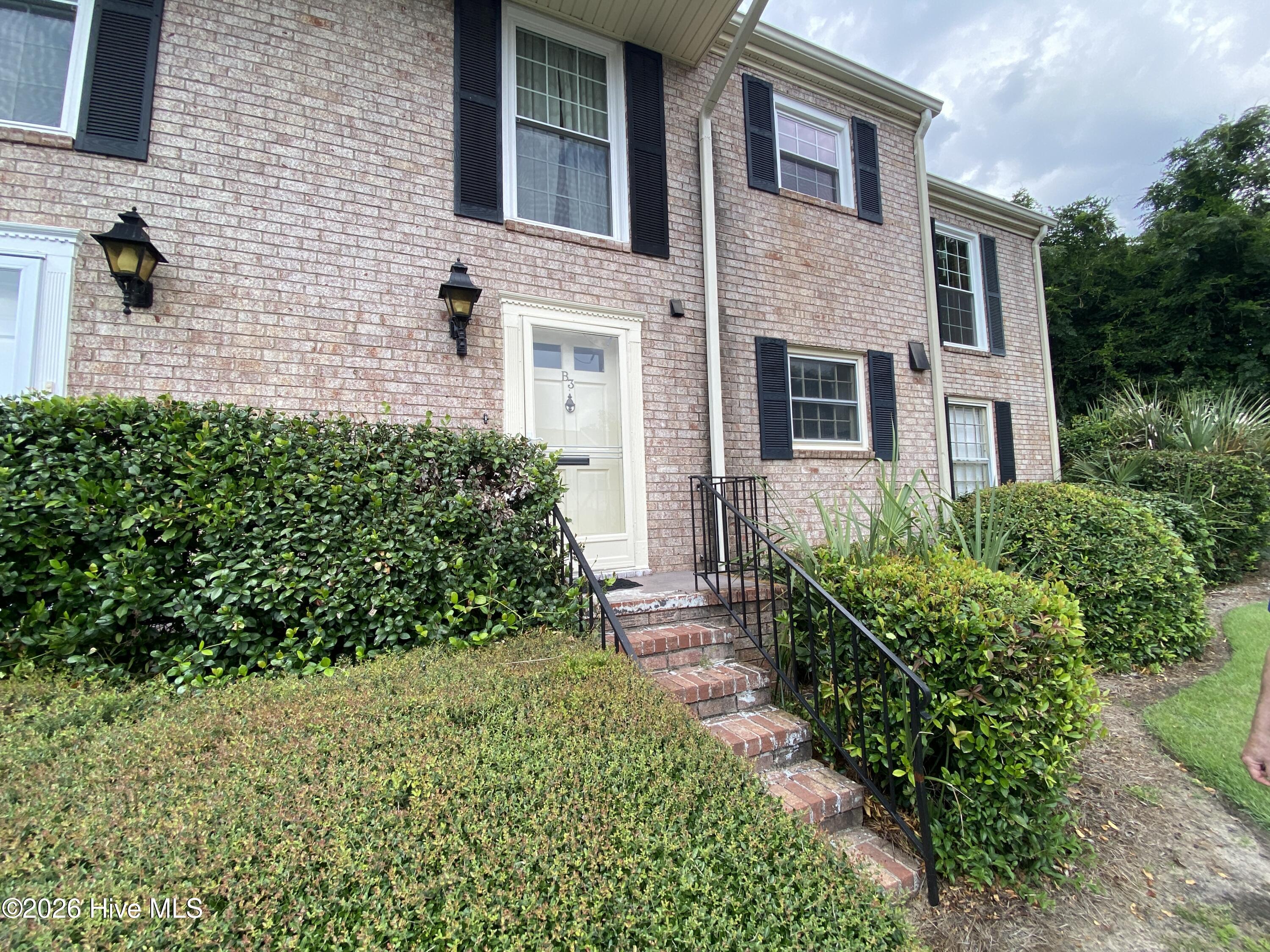 1010 Hickman Road B3 — photo