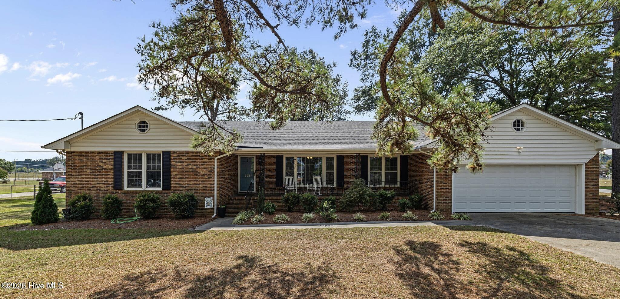 608 Kentucky Drive — photo